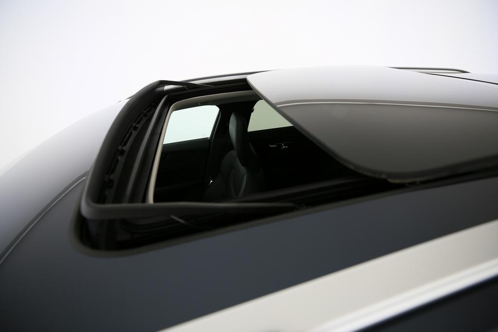 VOLVO V60 Cross Country 2.0 B4 Ultimate AWD-image-14