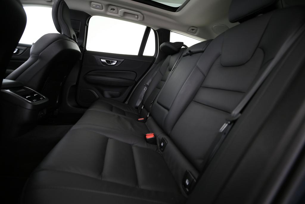 VOLVO V60 Cross Country 2.0 B4 Ultimate AWD-image-10