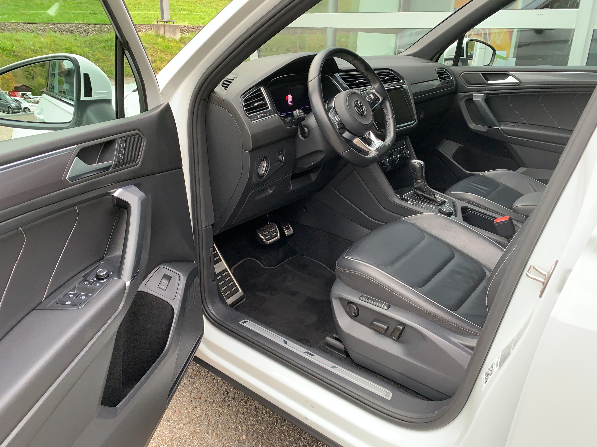 VW Tiguan Allspace 2.0TSI Highline 4Motion DSG-image-8