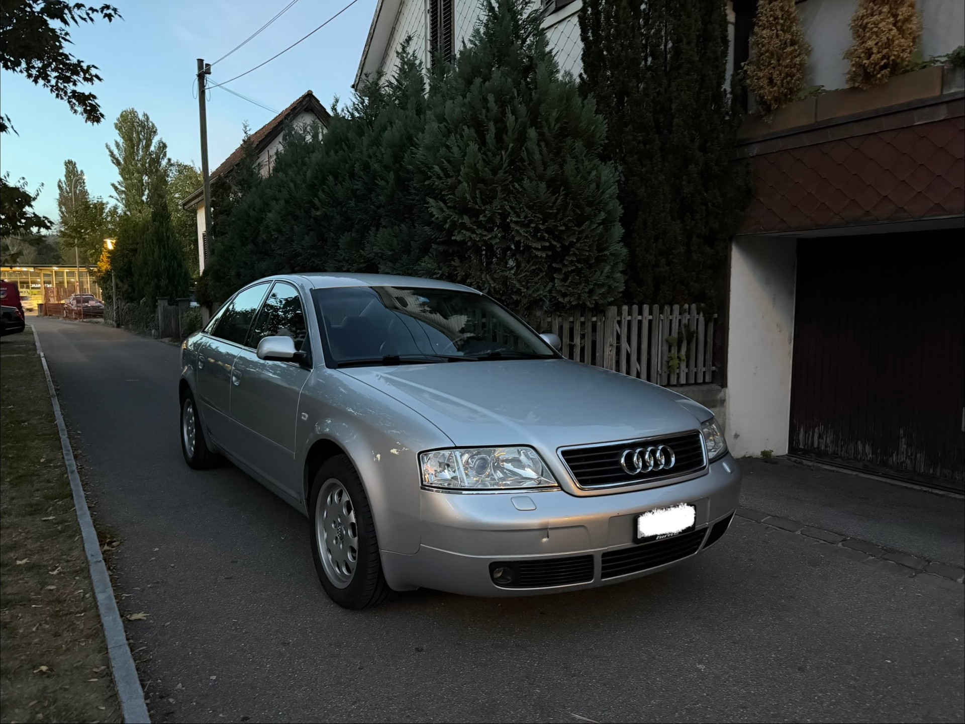AUDI 2.8 E V6 30V quattro-image-1