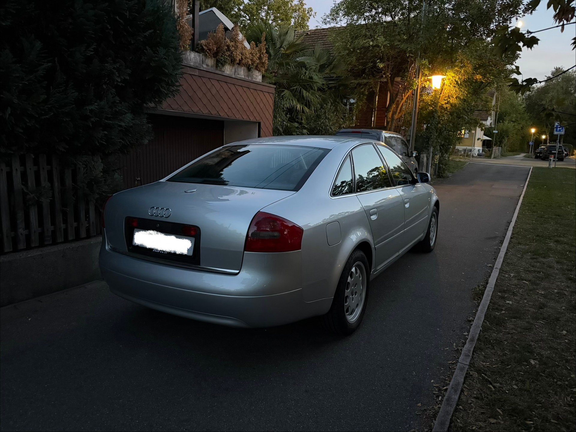 AUDI 2.8 E V6 30V quattro-image-2