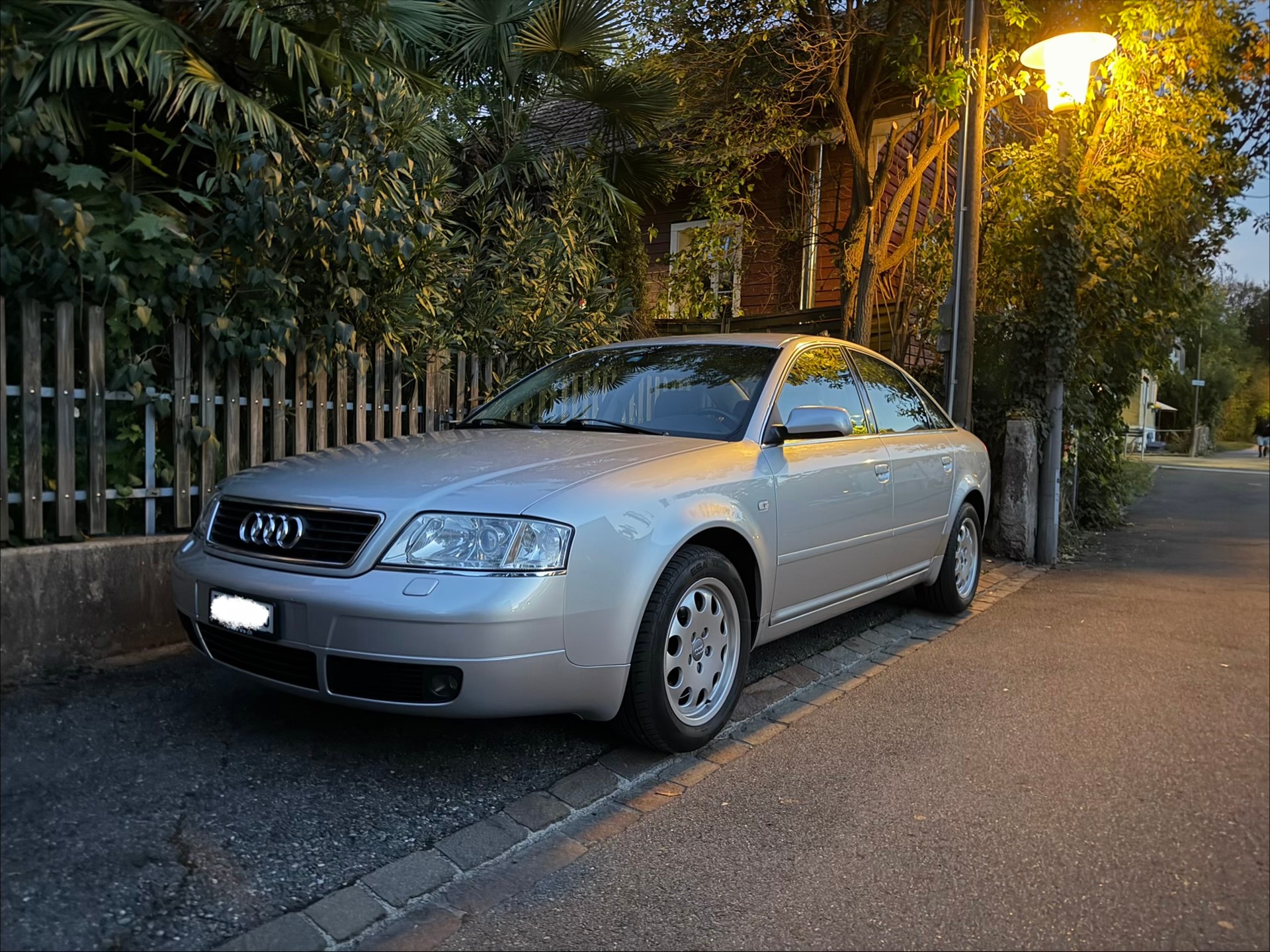 AUDI 2.8 E V6 30V quattro-image-5