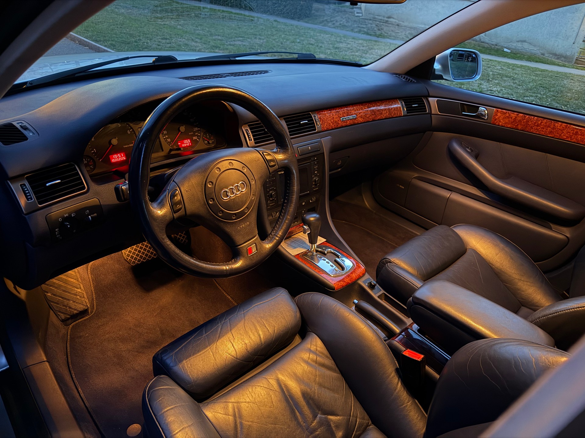 AUDI 2.8 E V6 30V quattro-image-3