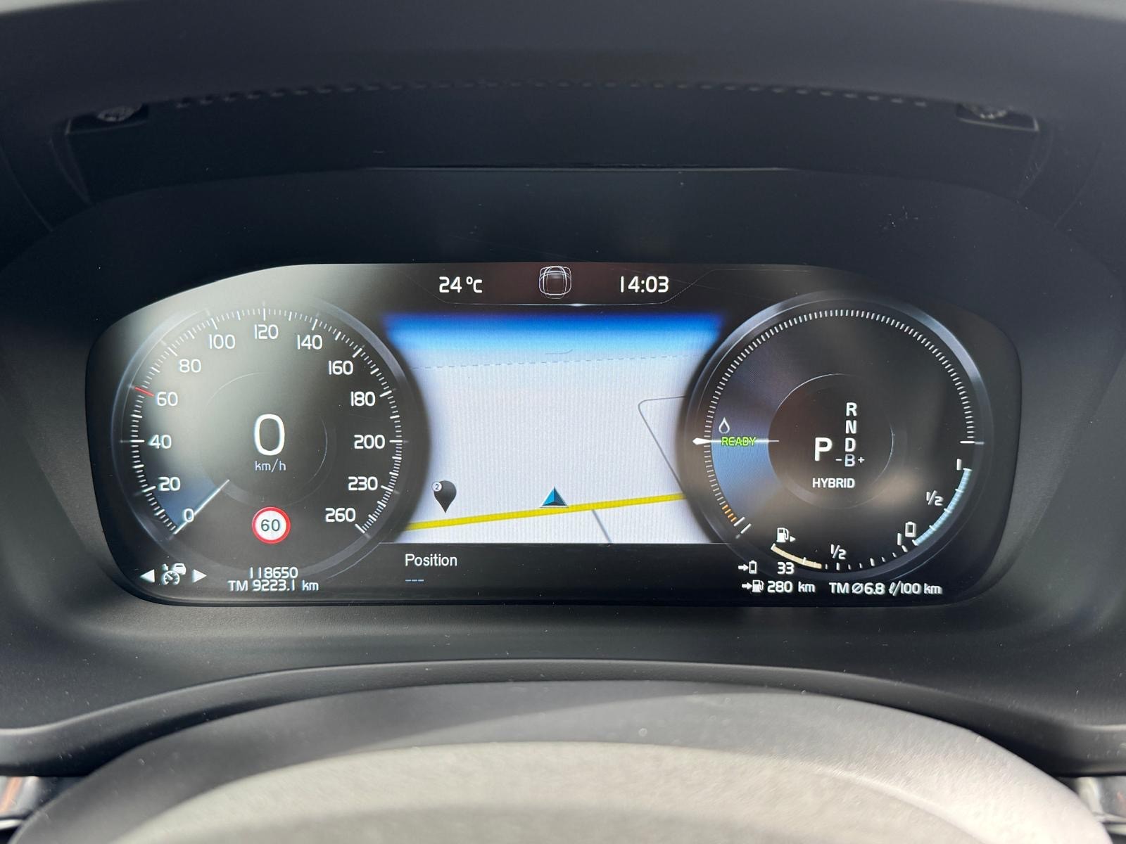 VOLVO V60 T8 eAWD Twin Engine R-Design Geartronic-image-11