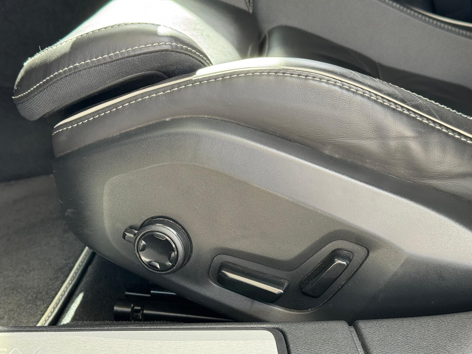 VOLVO V60 T8 eAWD Twin Engine R-Design Geartronic-image-4