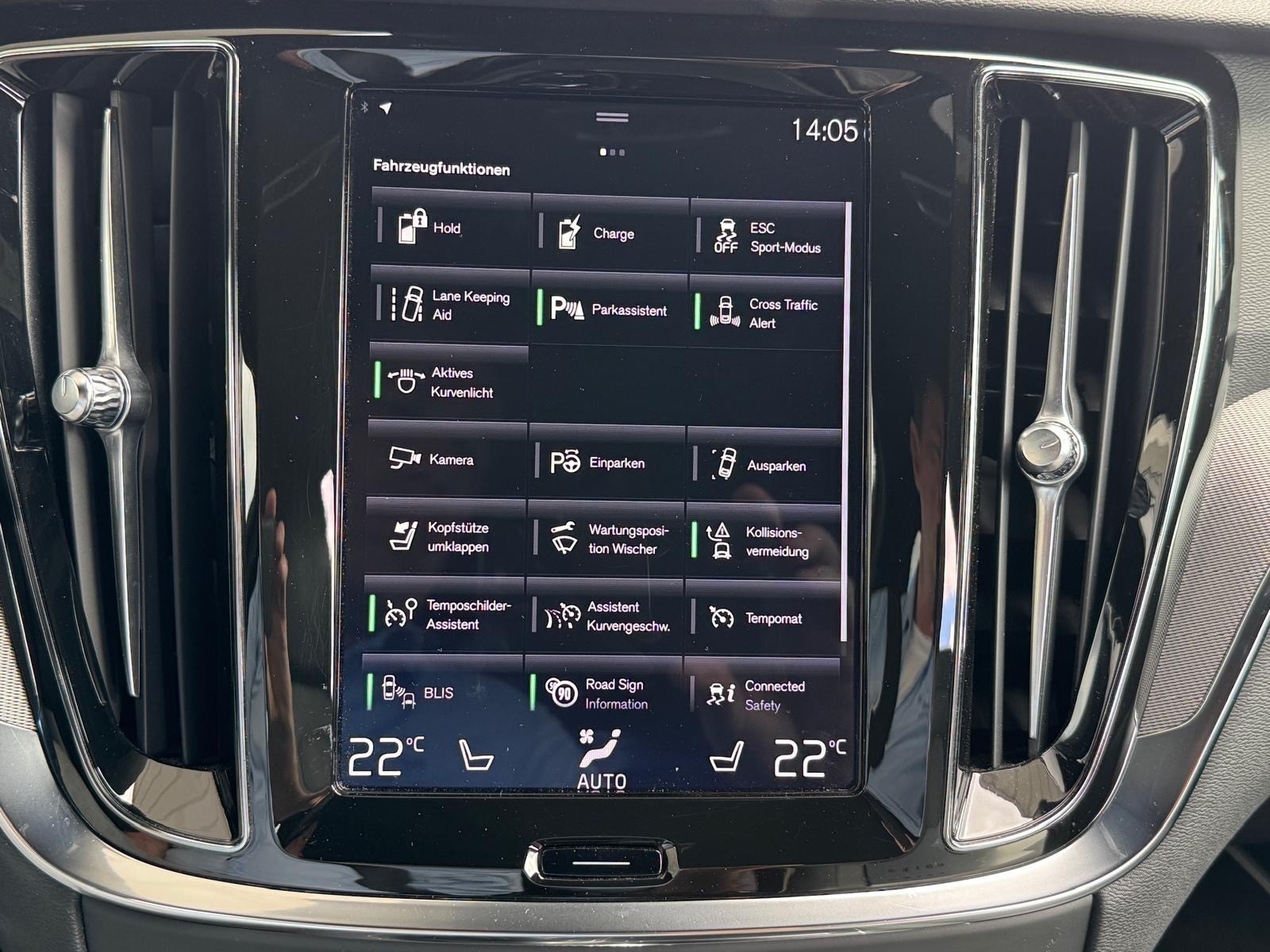 VOLVO V60 T8 eAWD Twin Engine R-Design Geartronic-image-15