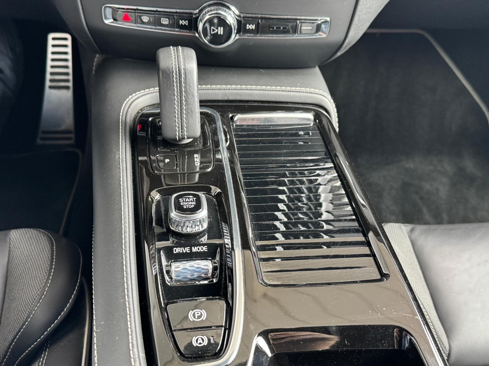 VOLVO V60 T8 eAWD Twin Engine R-Design Geartronic-image-10