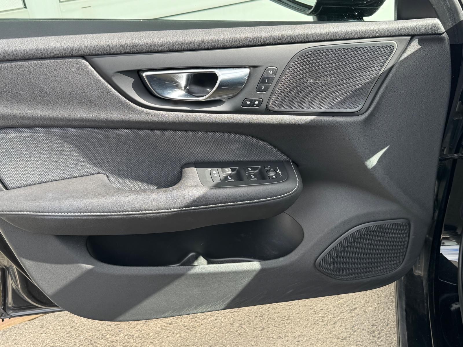 VOLVO V60 T8 eAWD Twin Engine R-Design Geartronic-image-9