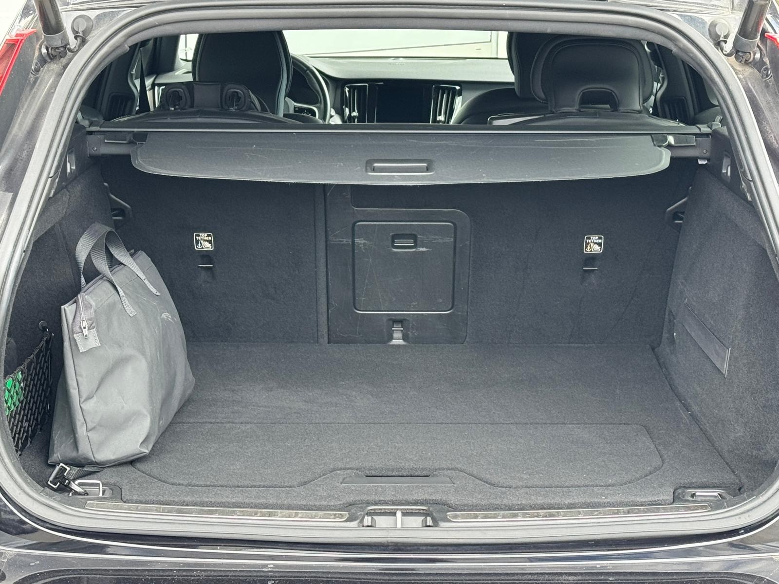 VOLVO V60 T8 eAWD Twin Engine R-Design Geartronic-image-17