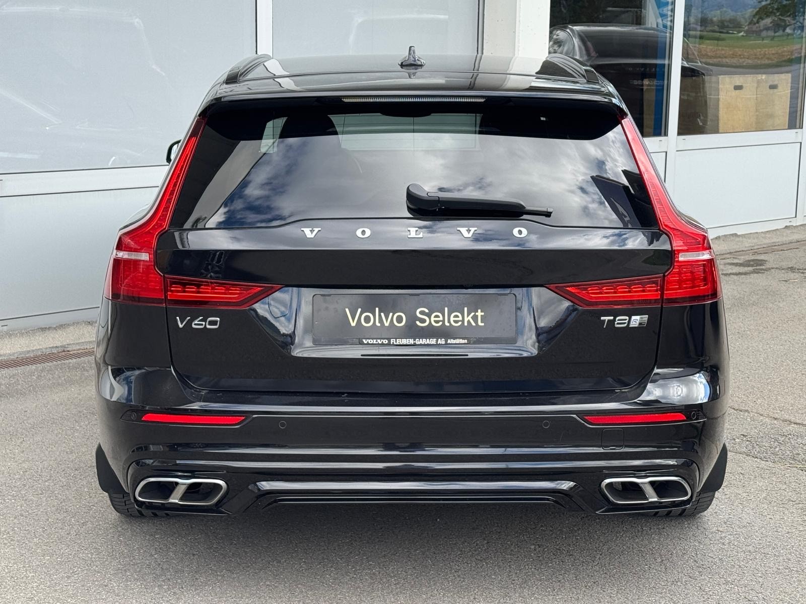 VOLVO V60 T8 eAWD Twin Engine R-Design Geartronic-image-19