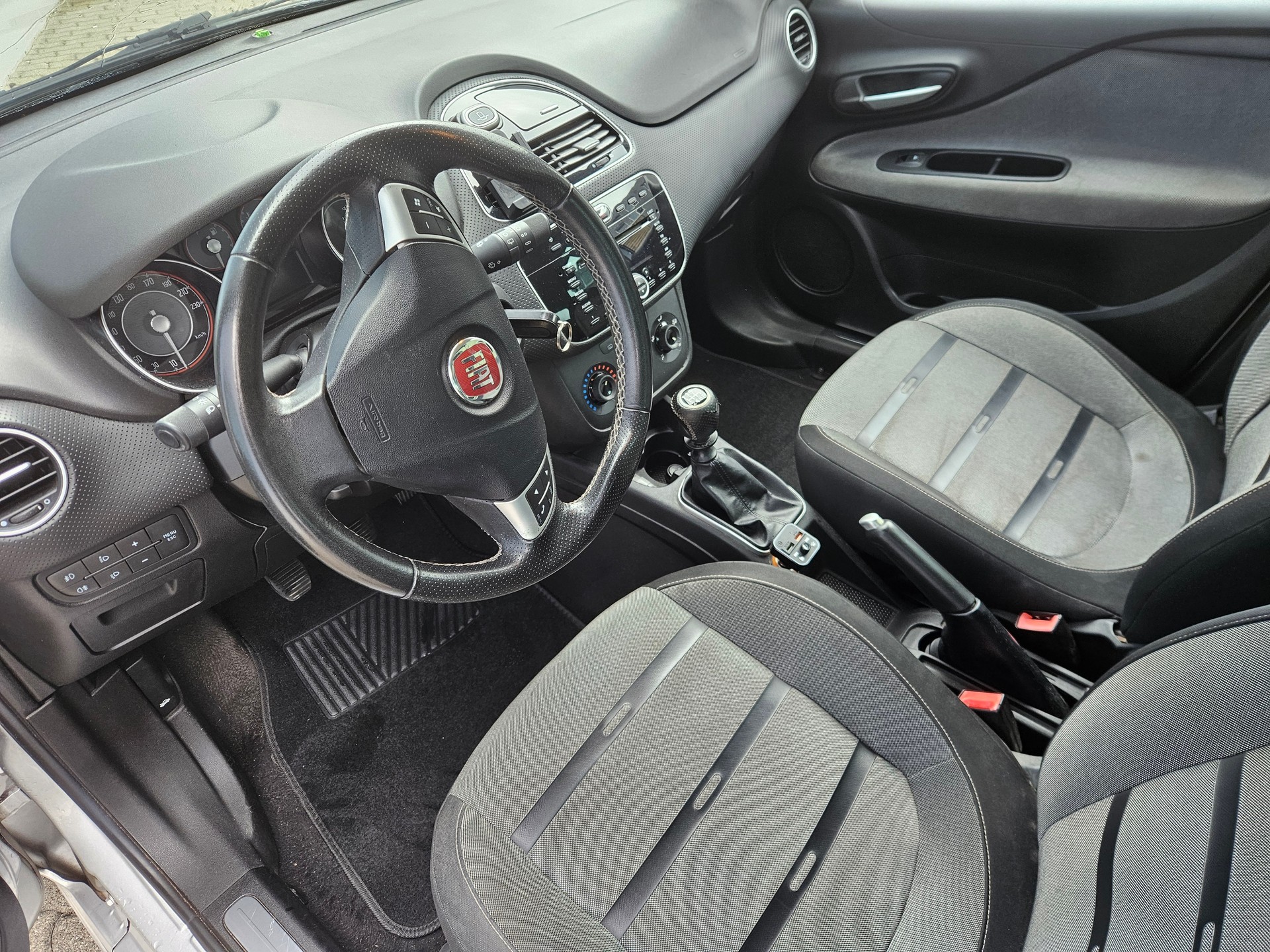 FIAT Punto Evo 1.4 16V Sporting-image-3