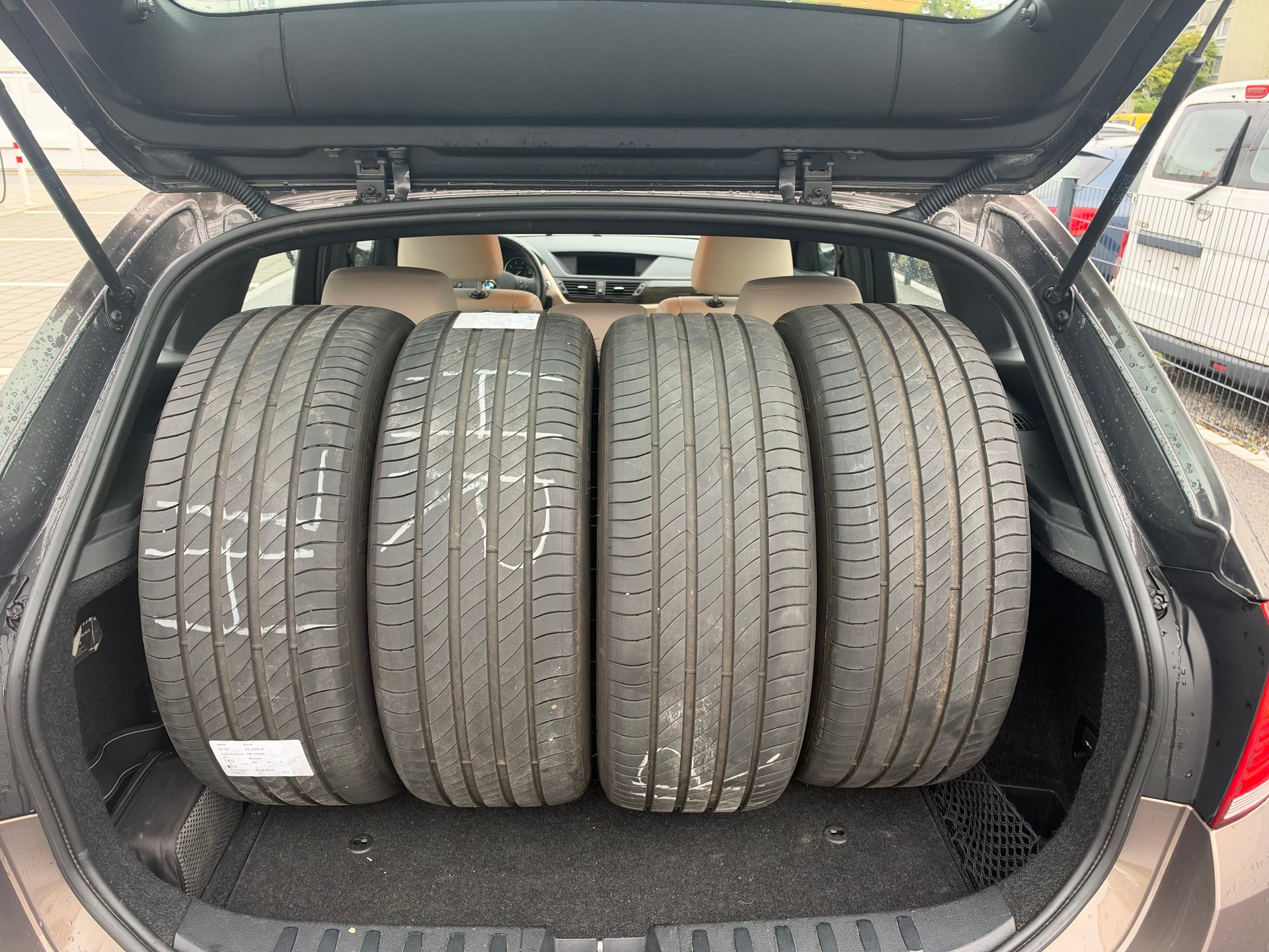 BMW X1 xDrive 20i Steptronic-image-12