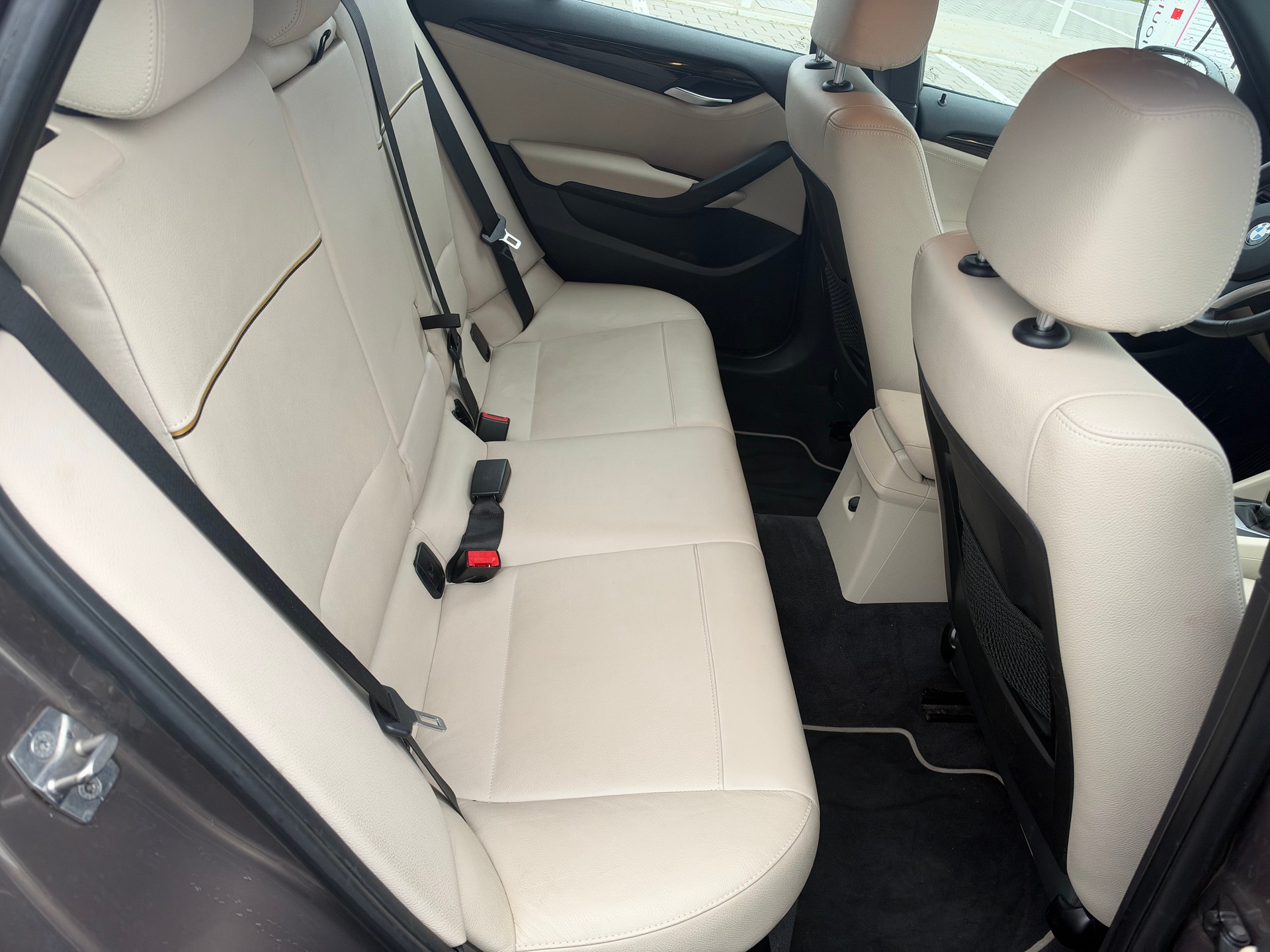 BMW X1 xDrive 20i Steptronic-image-11