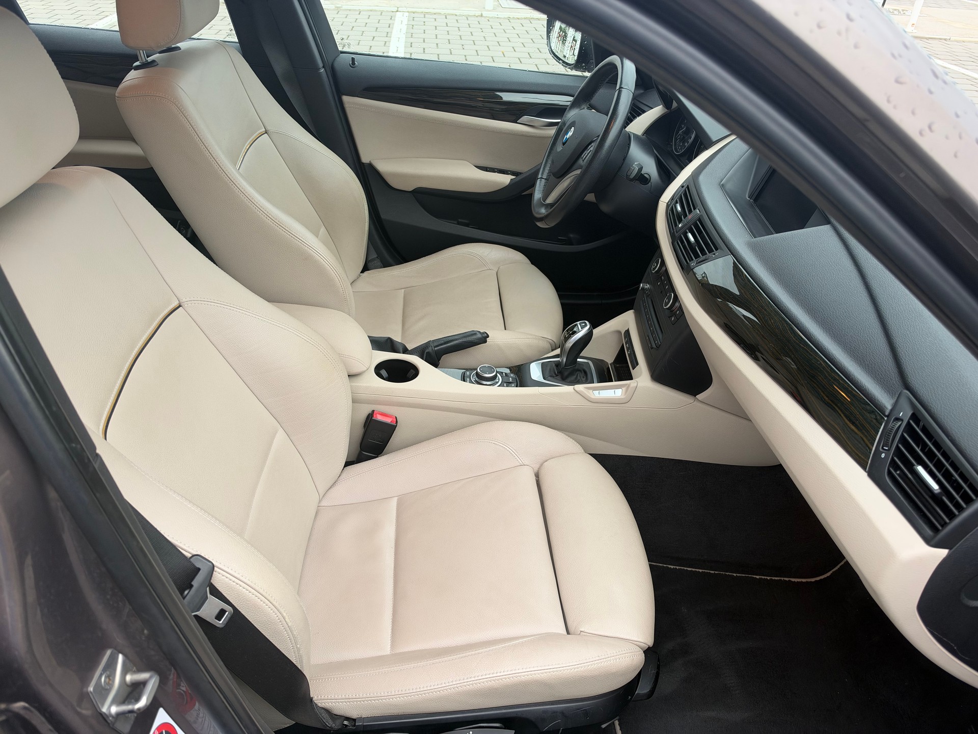 BMW X1 xDrive 20i Steptronic-image-9