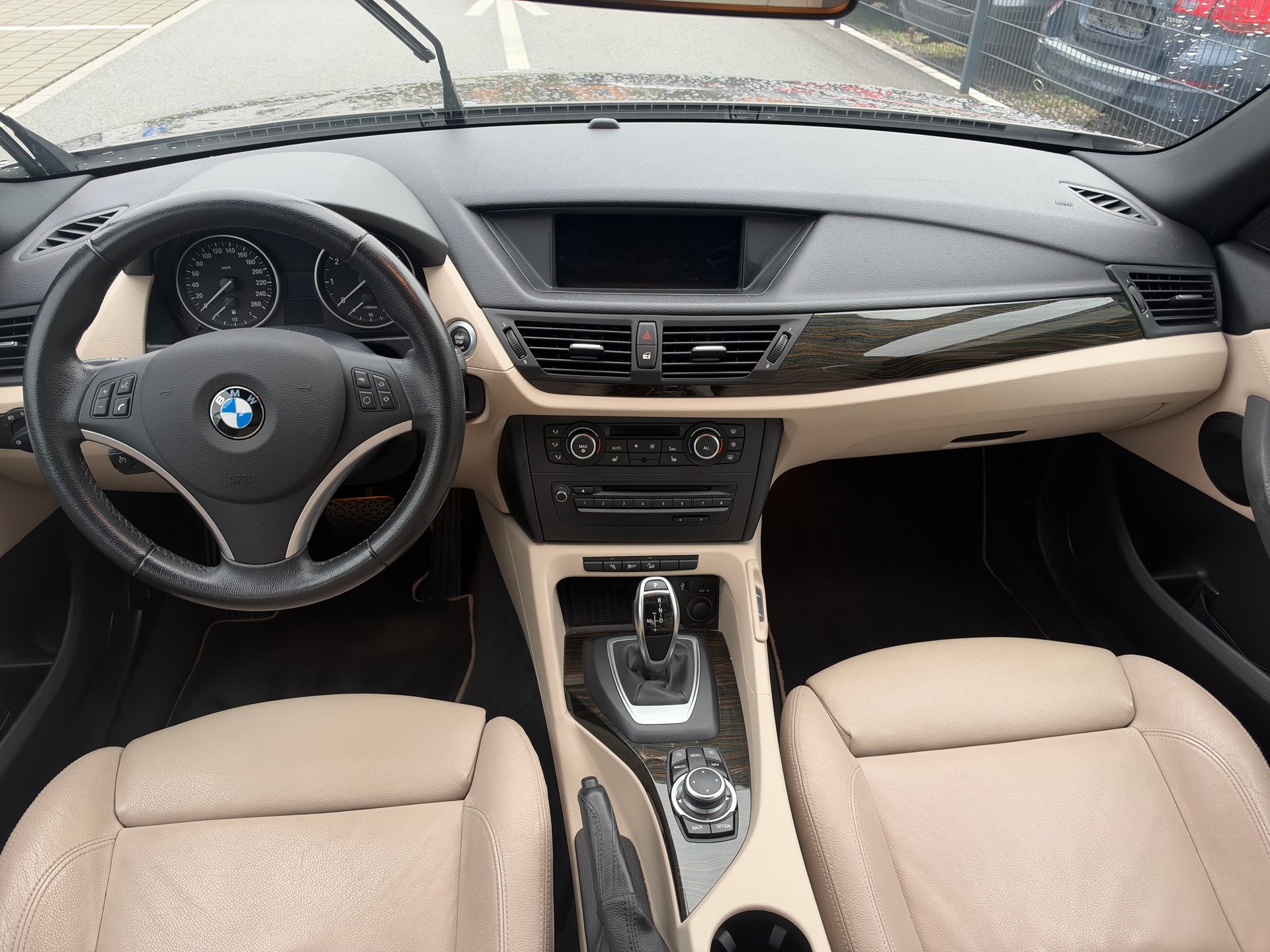 BMW X1 xDrive 20i Steptronic-image-8