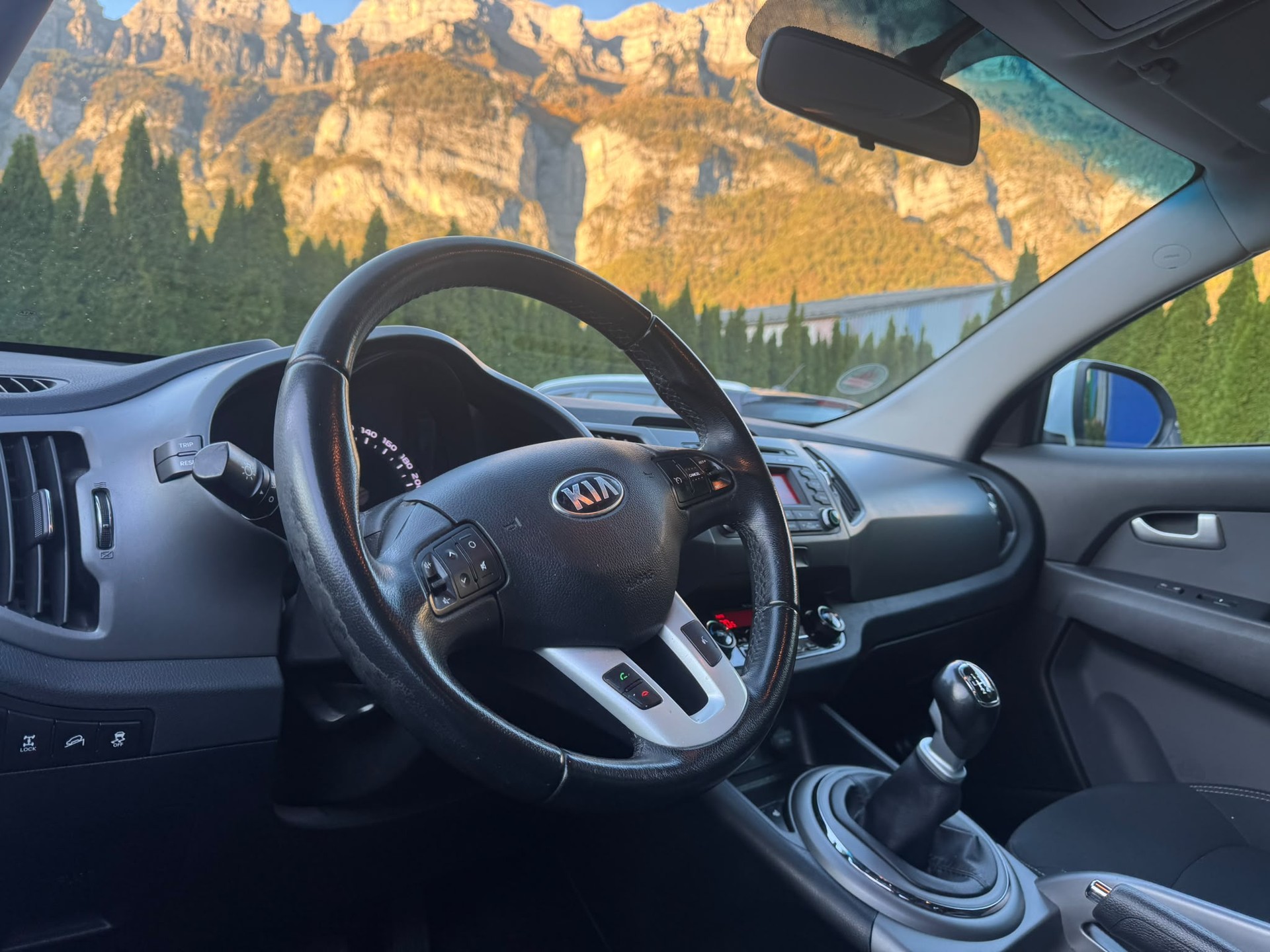 KIA Sportage 2.0 CRDi Style 4WD-image-11