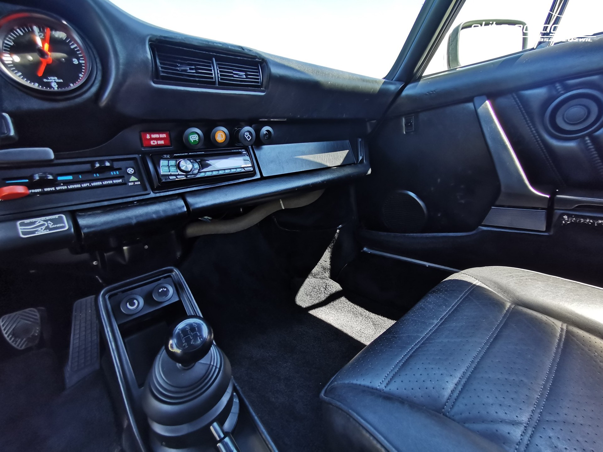 PORSCHE 911 SC Targa-image-14