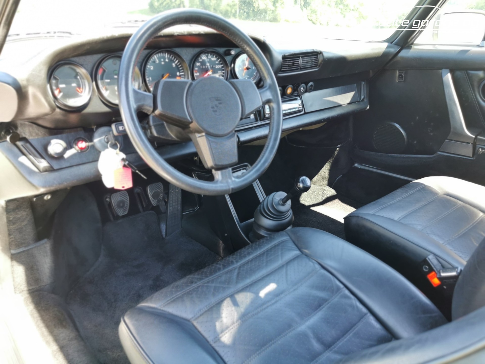 PORSCHE 911 SC Targa-image-11