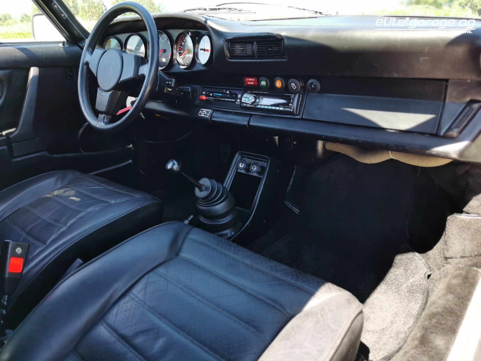 PORSCHE 911 SC Targa-image-13