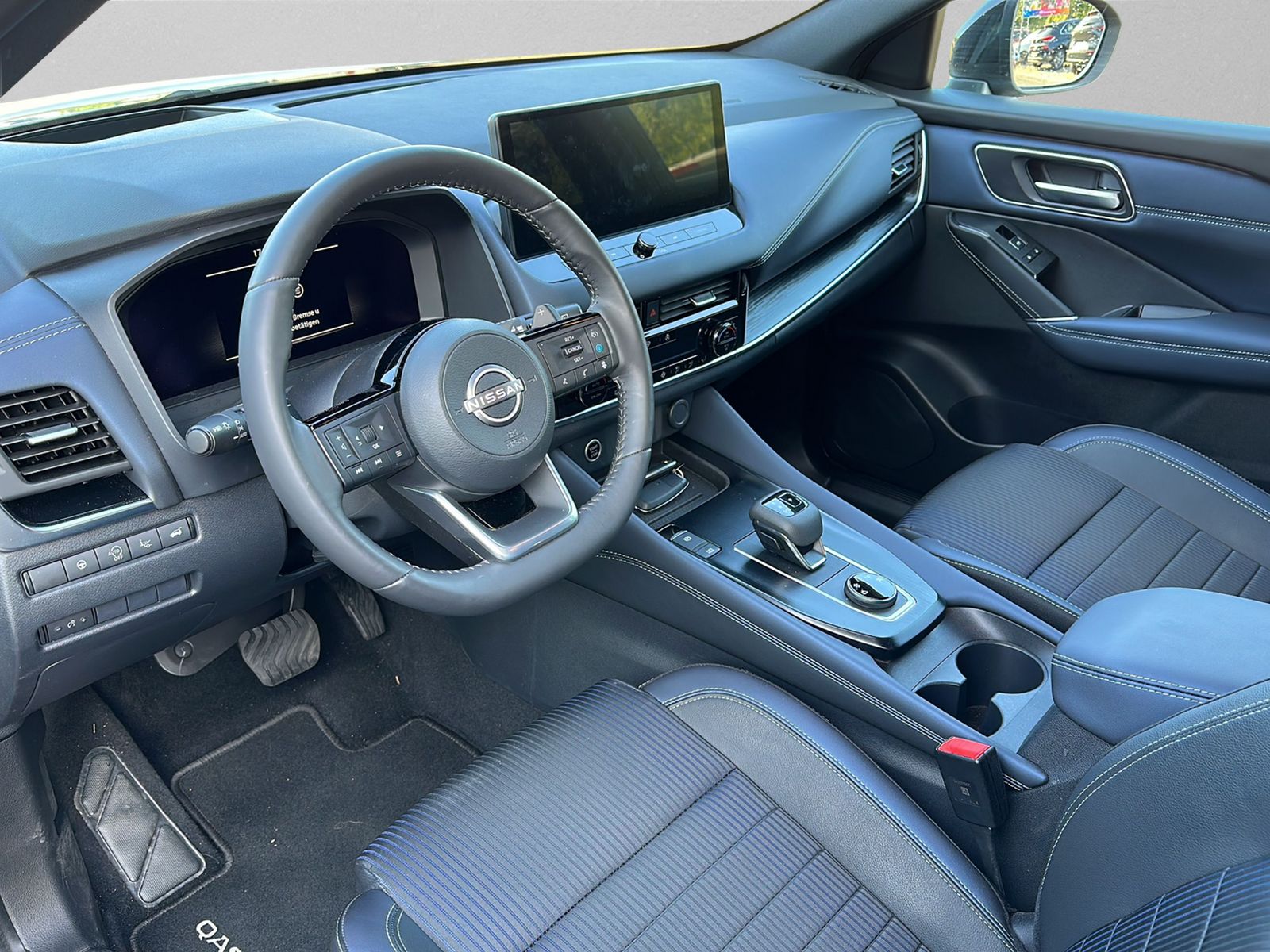 NISSAN Qashqai 1.3 DIG-T 158 PS Tekna 4x4-image-5