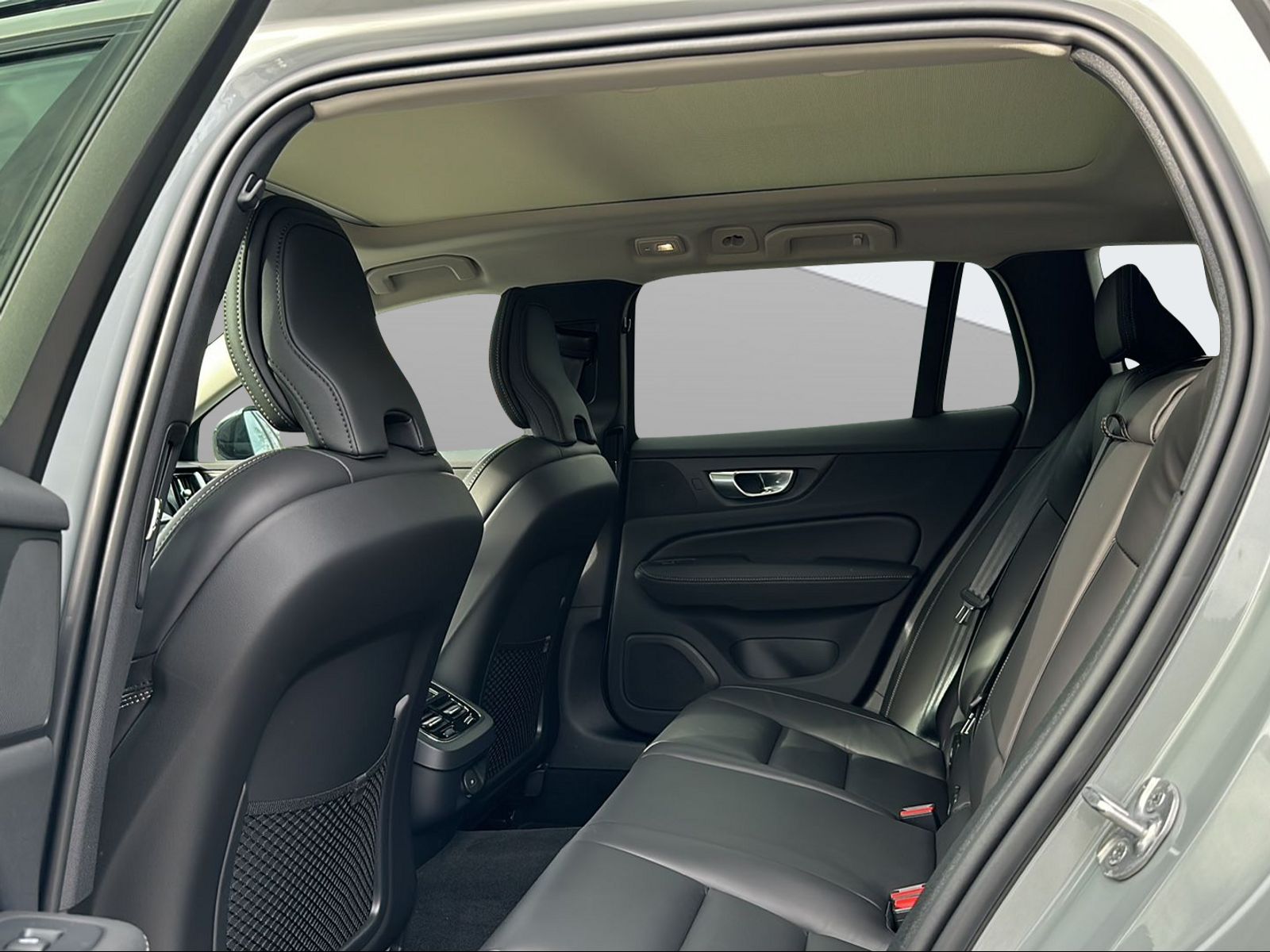 VOLVO V60 2.0 B4 Ultimate Dark-image-13