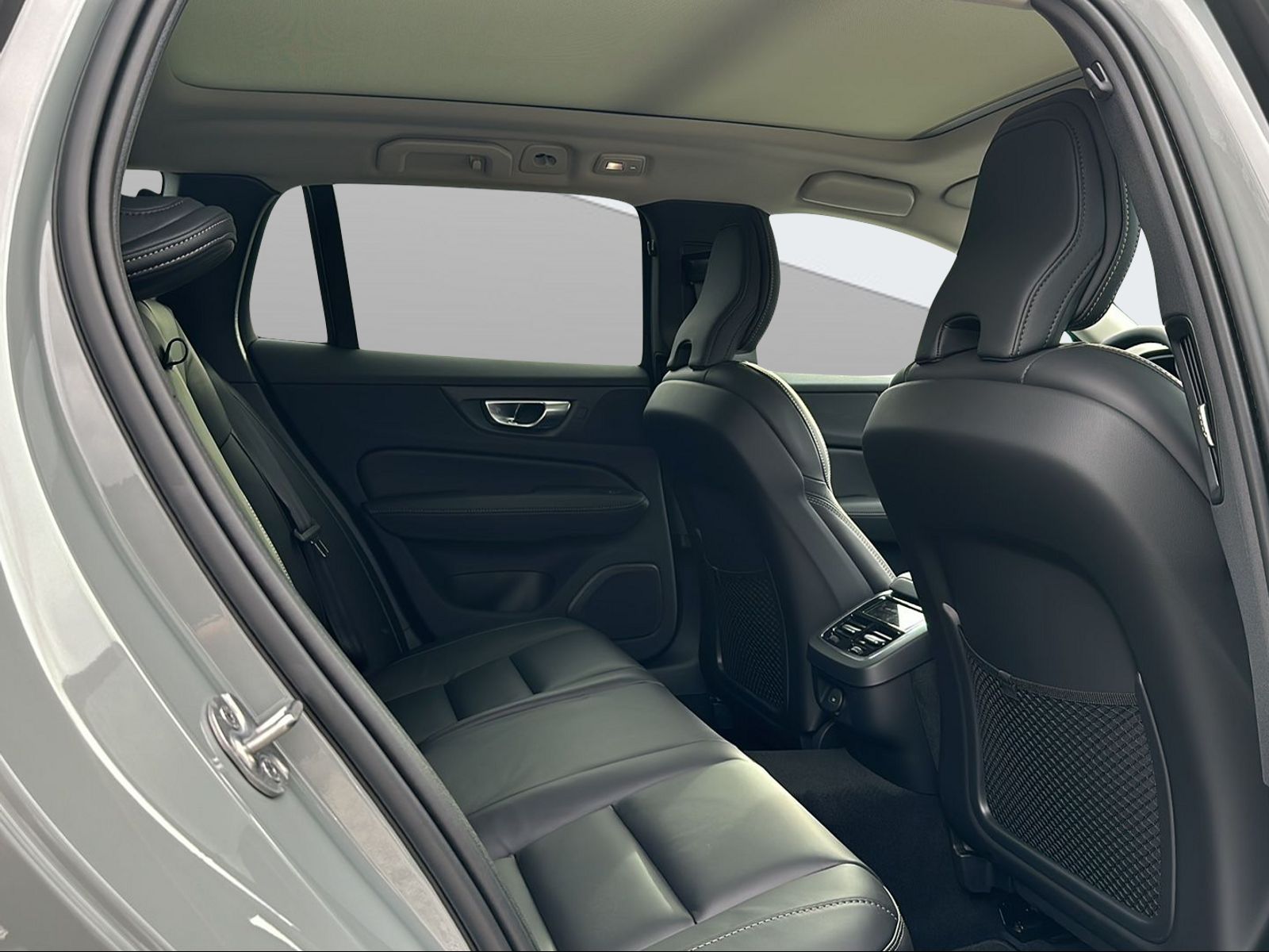 VOLVO V60 2.0 B4 Ultimate Dark-image-10
