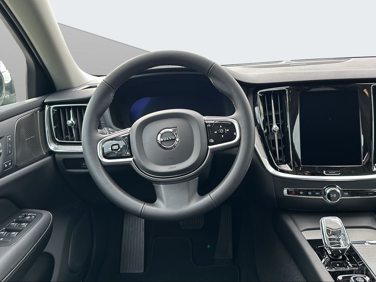 VOLVO V60 2.0 B4 Ultimate Dark-image-11