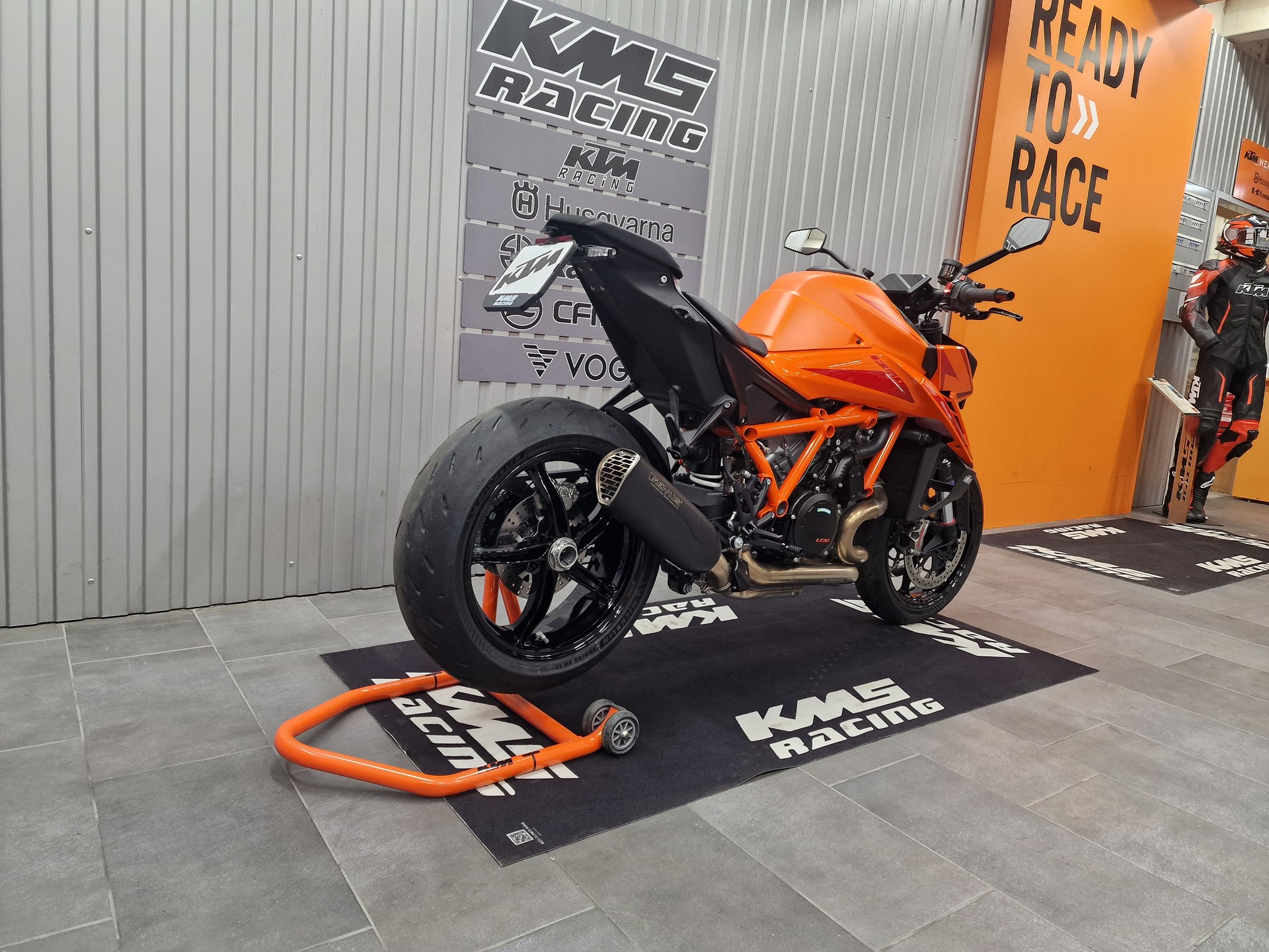 KTM 1390 Super Duke R EVO-showroom-element-2