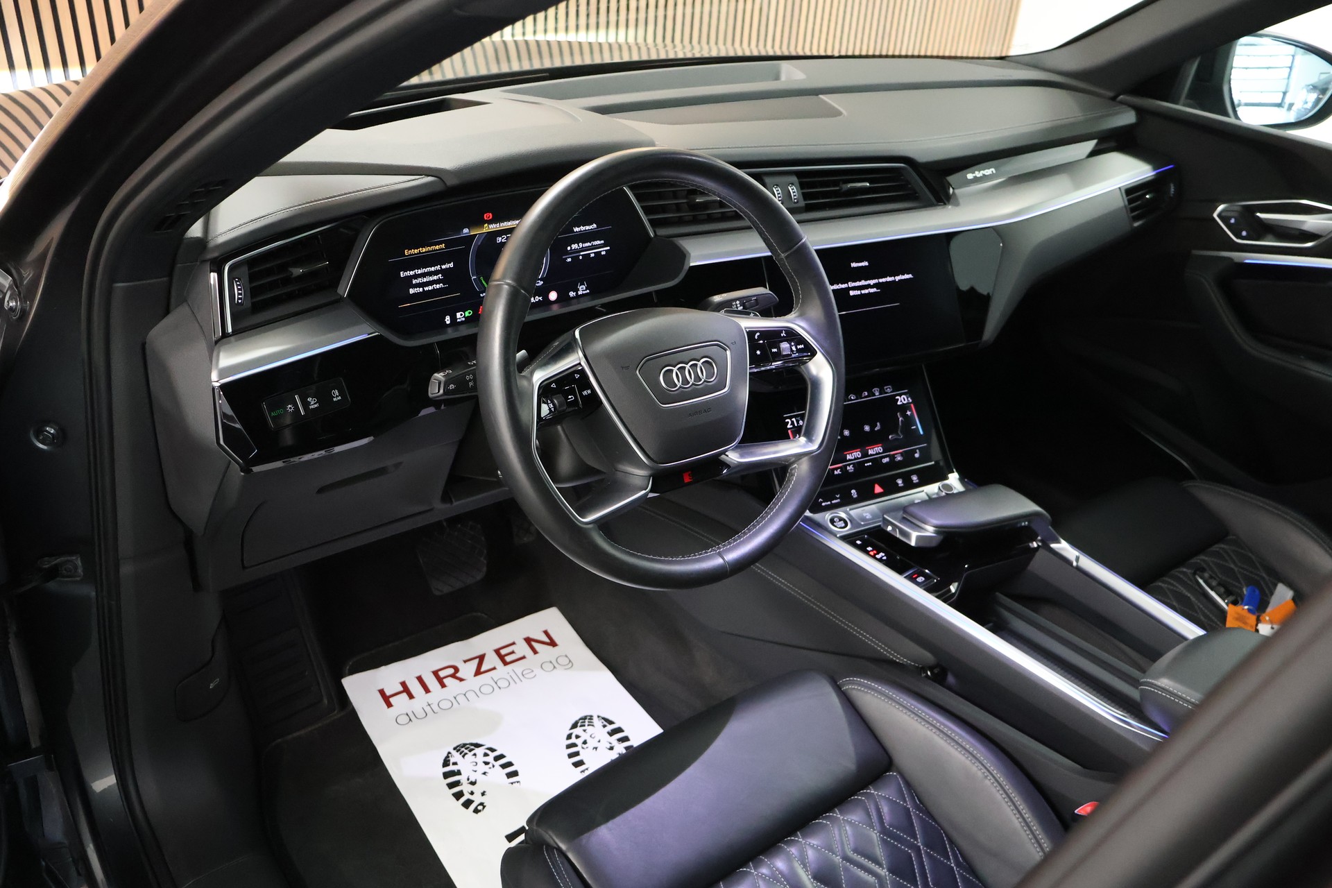 AUDI e-tron 55 Sportback S Line quattro-image-8
