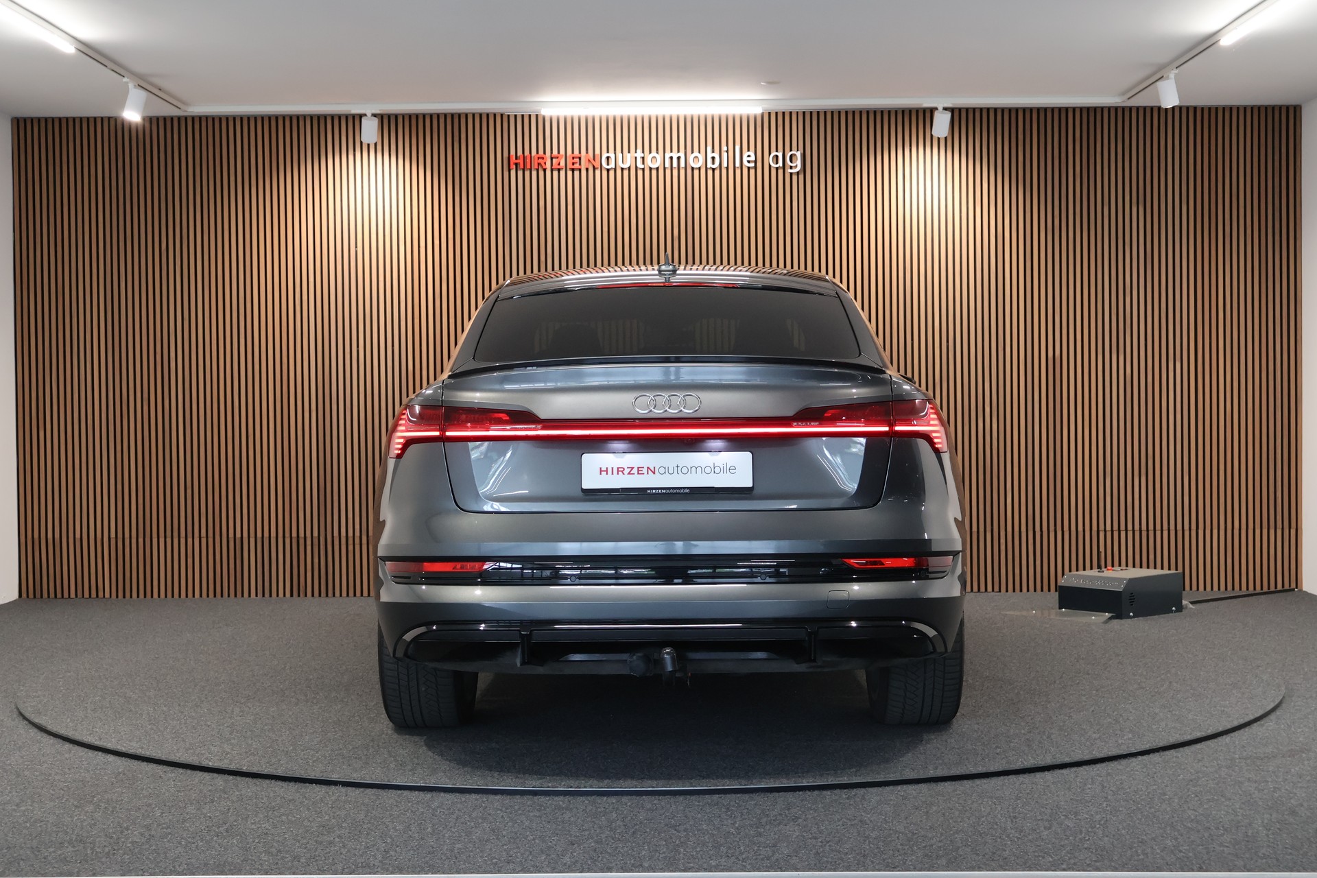 AUDI e-tron 55 Sportback S Line quattro-image-3