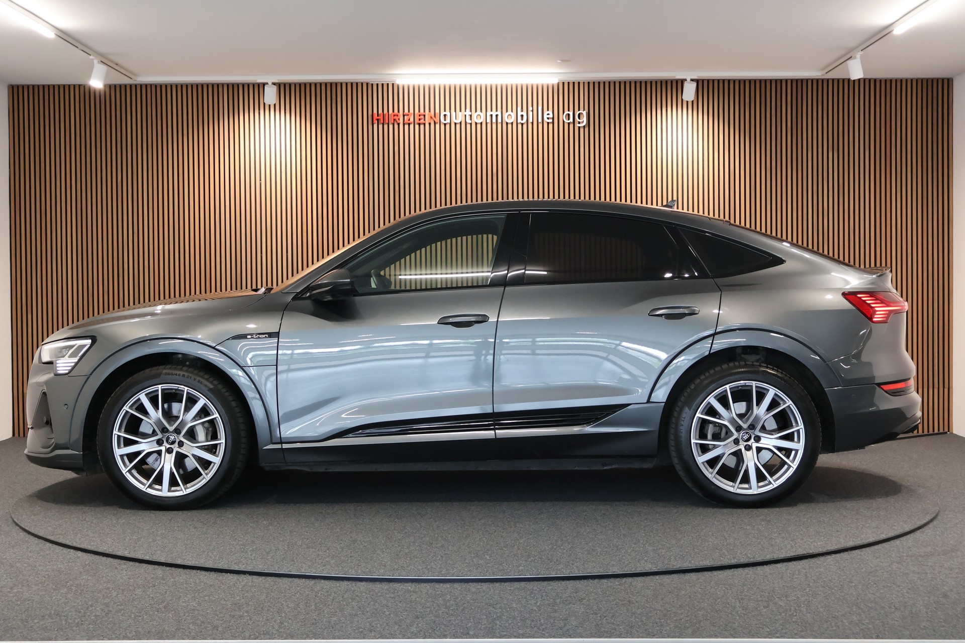 AUDI e-tron 55 Sportback S Line quattro-image-1