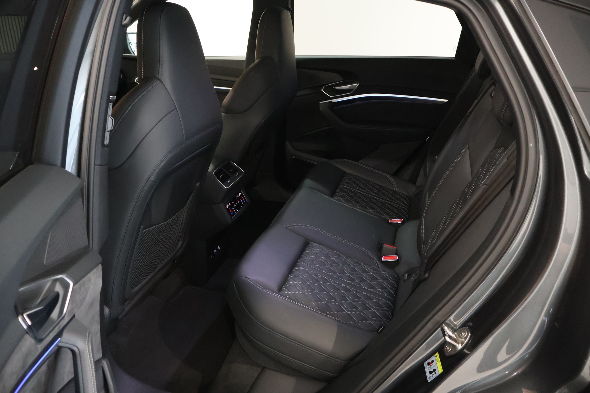 AUDI e-tron 55 Sportback S Line quattro-image-11