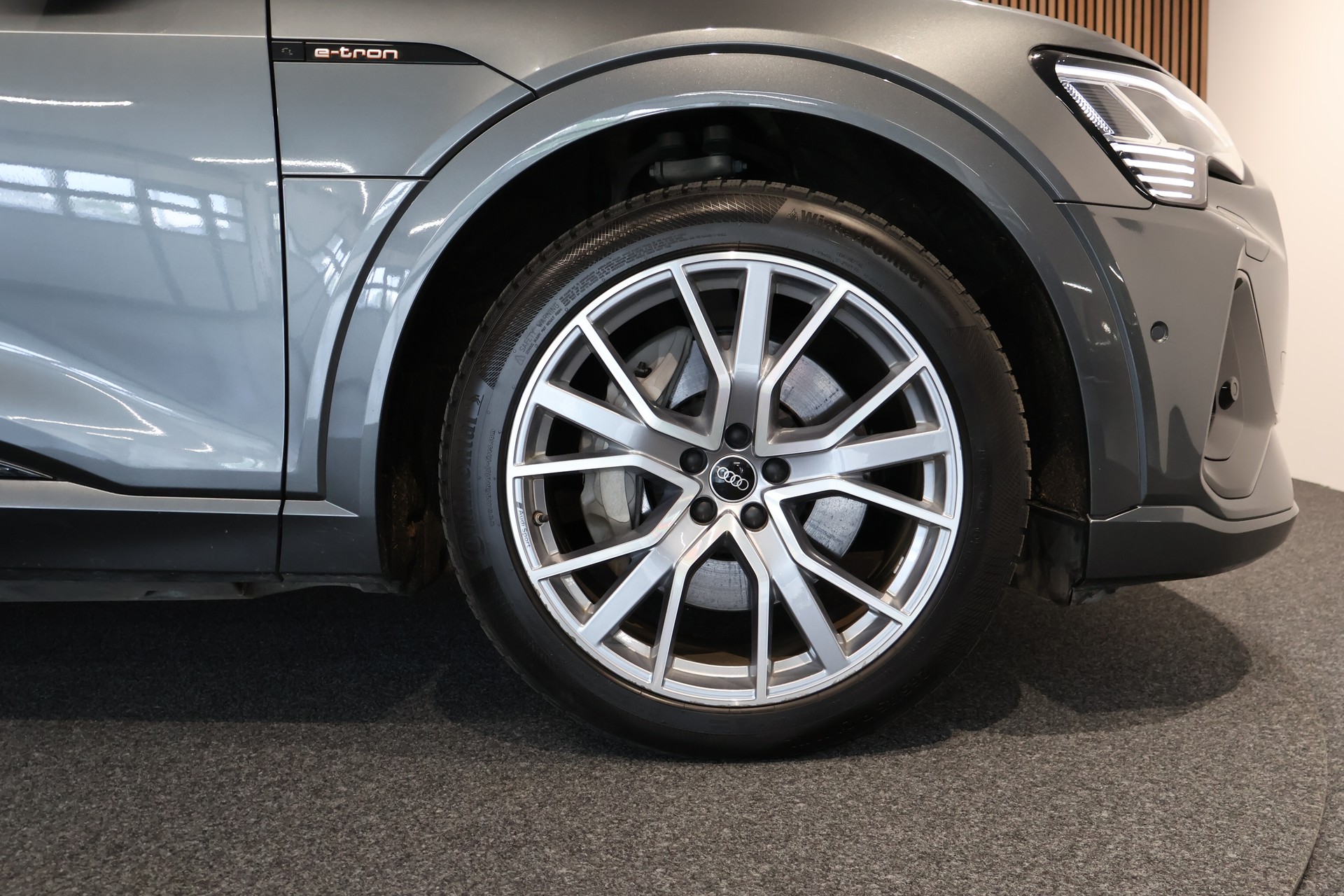 AUDI e-tron 55 Sportback S Line quattro-image-28