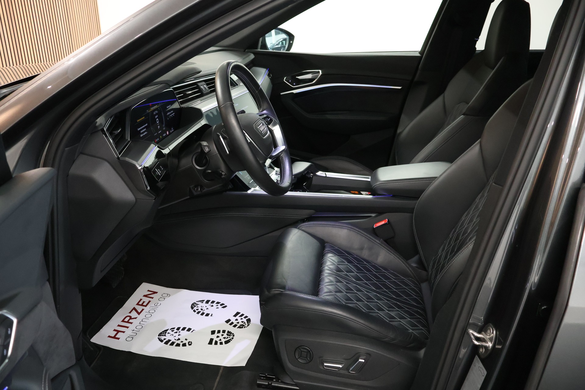 AUDI e-tron 55 Sportback S Line quattro-image-9