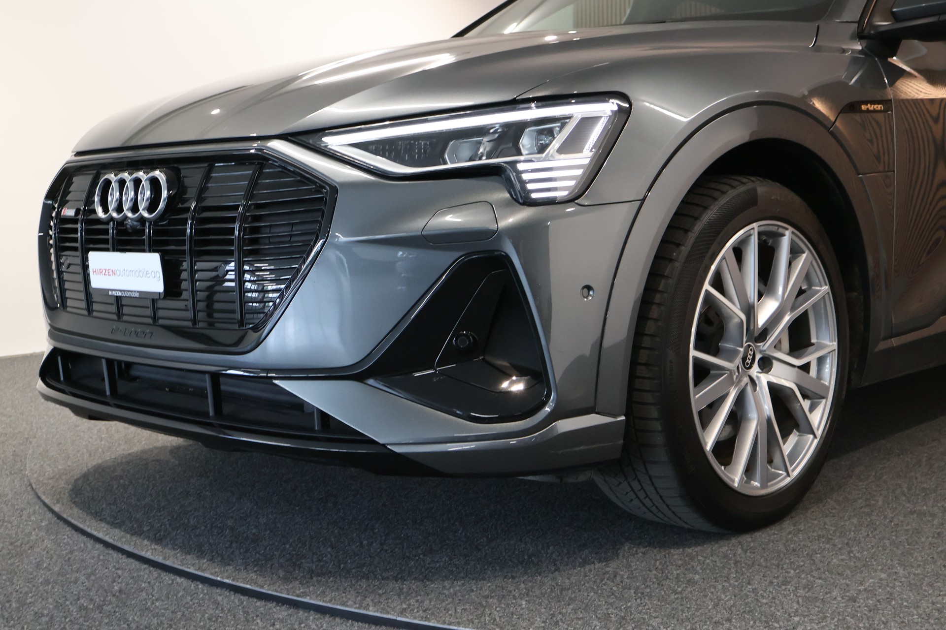 AUDI e-tron 55 Sportback S Line quattro-image-29
