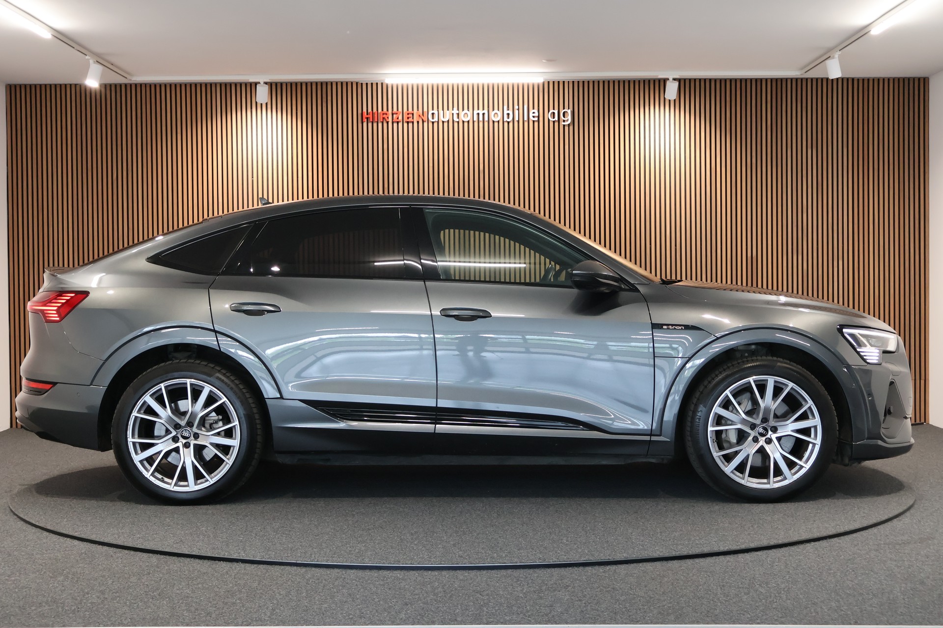 AUDI e-tron 55 Sportback S Line quattro-image-5