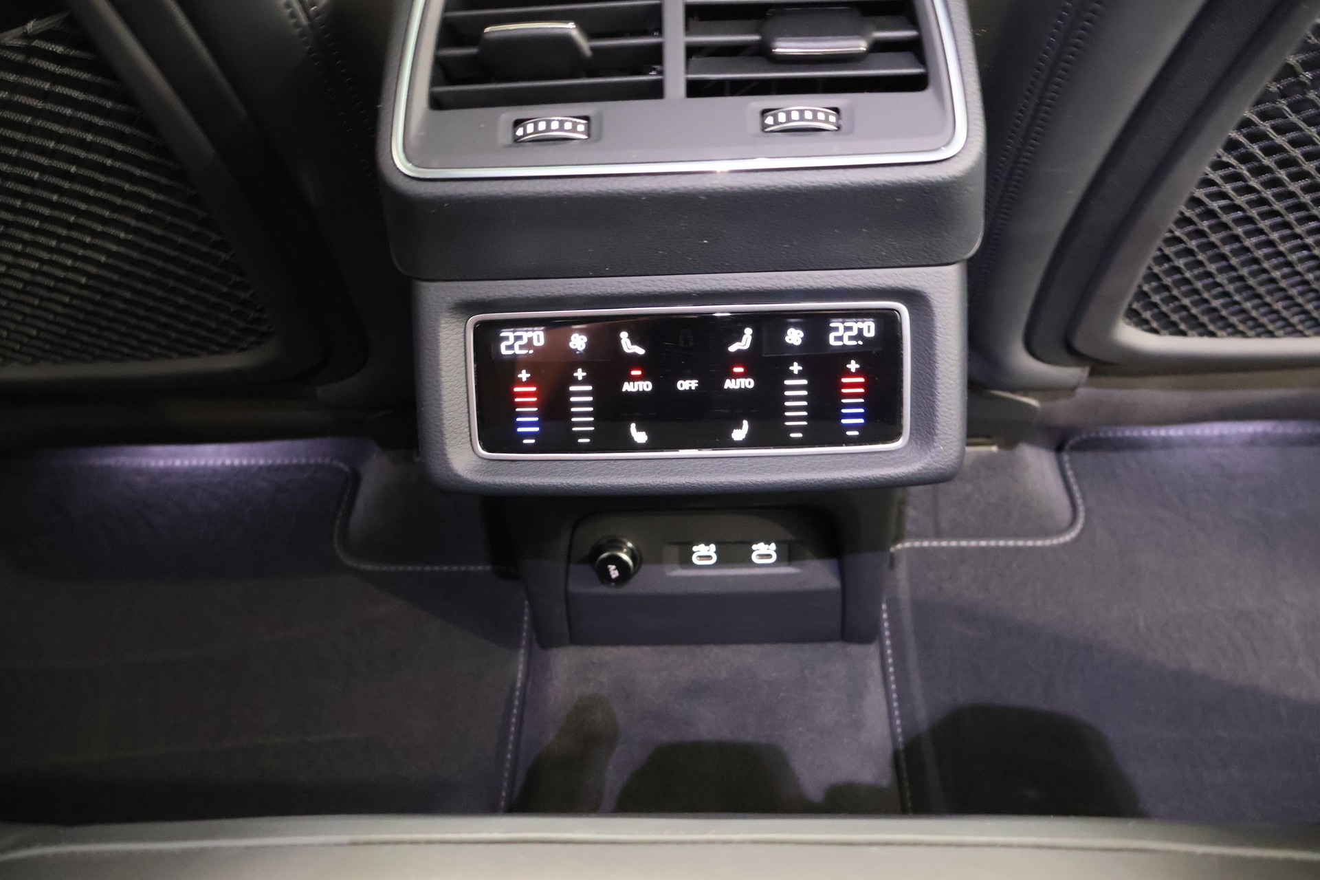 AUDI e-tron 55 Sportback S Line quattro-image-25