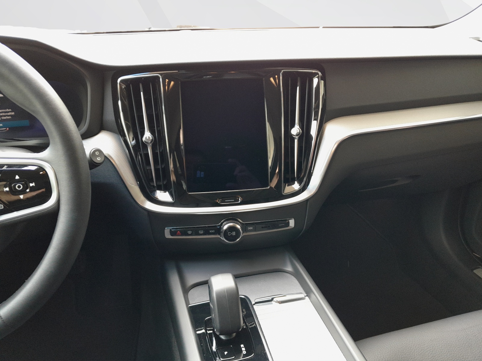 VOLVO V60 Cross Country 2.0 B4 Plus AWD-image-11