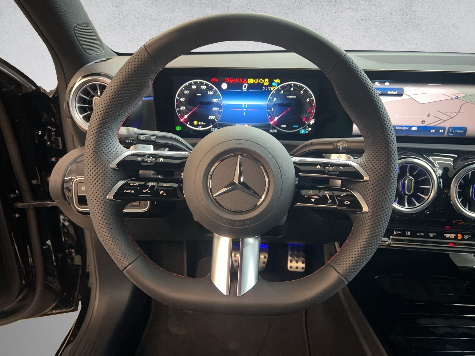 MERCEDES-BENZ A 200 AMG Line Night Star-image-12