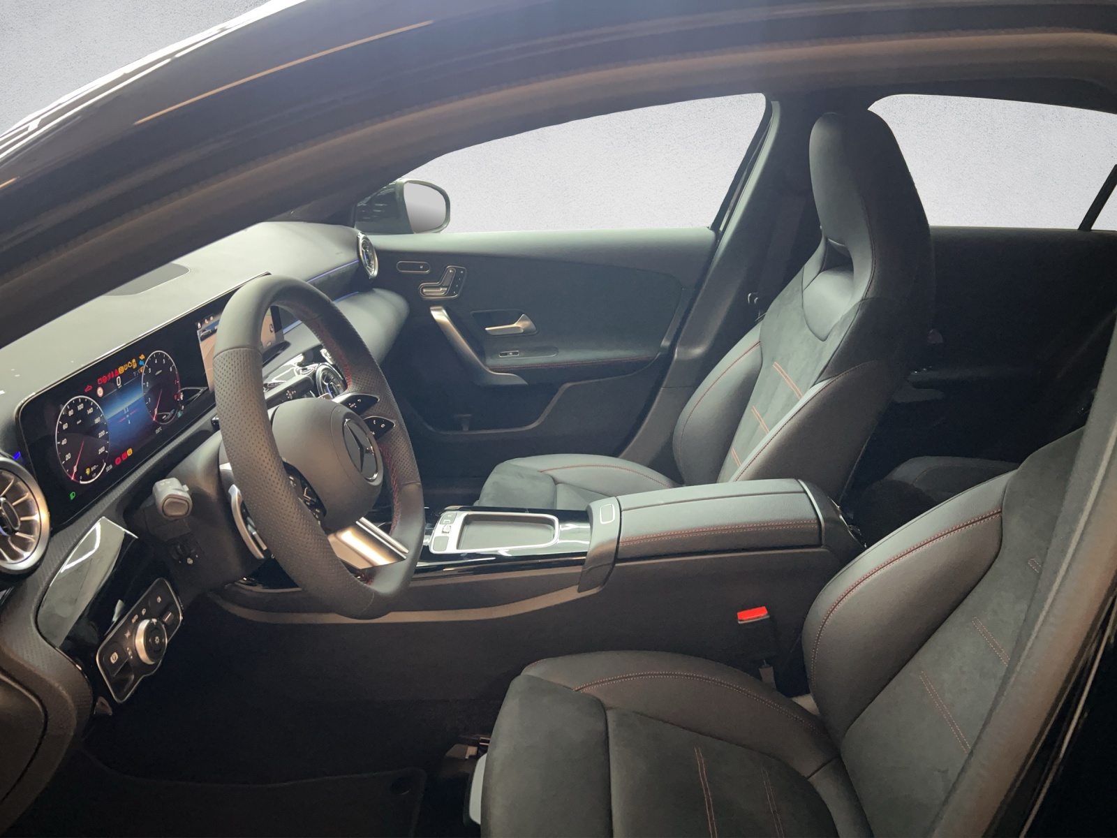 MERCEDES-BENZ A 200 AMG Line Night Star-image-10