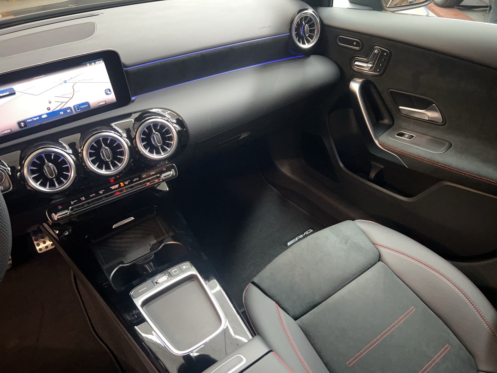 MERCEDES-BENZ A 200 AMG Line Night Star-image-11