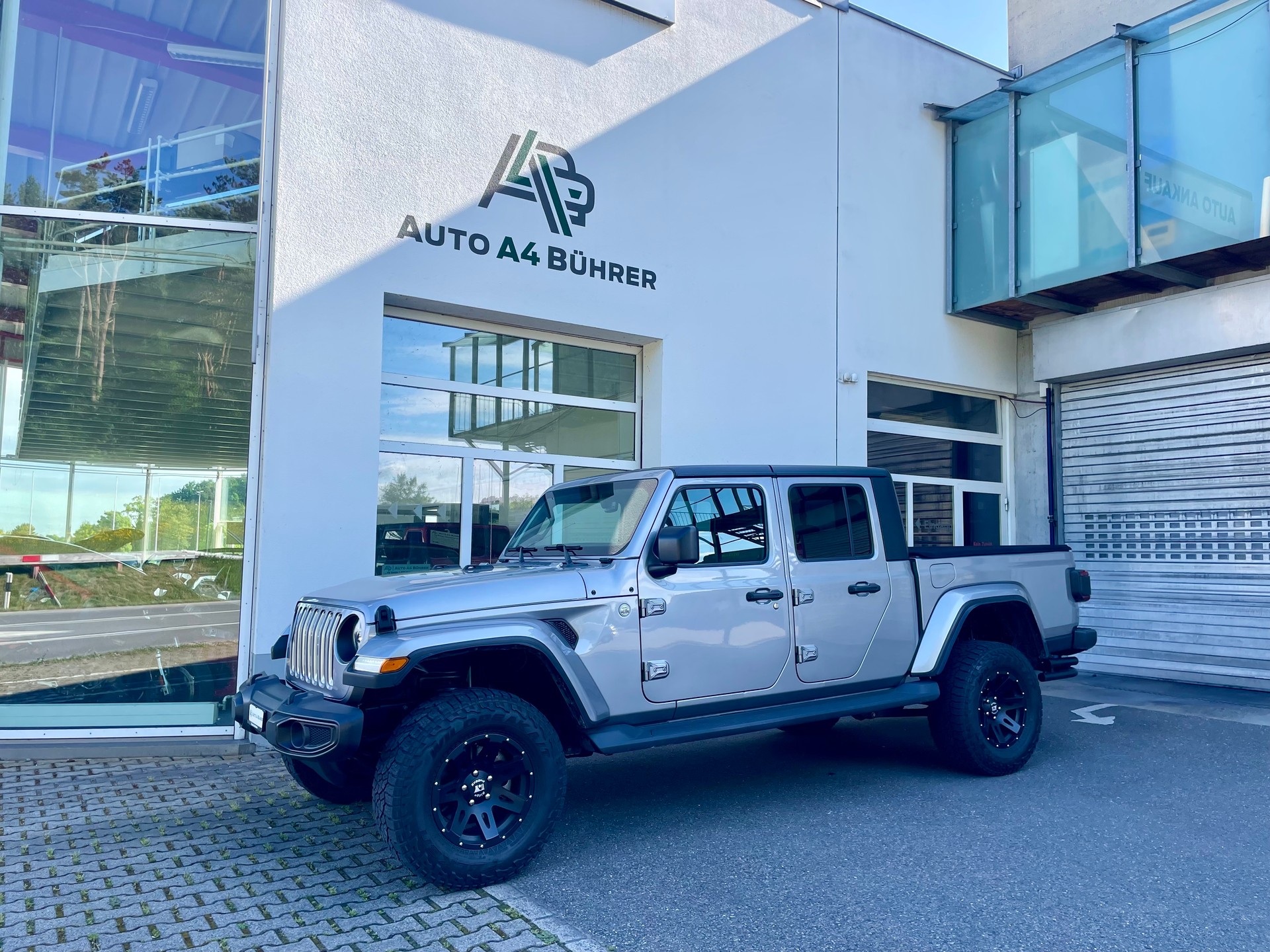 JEEP Gladiator 3,6i V6 Overland Trail Rated 4x4 284PS 100% Benziner-image-1