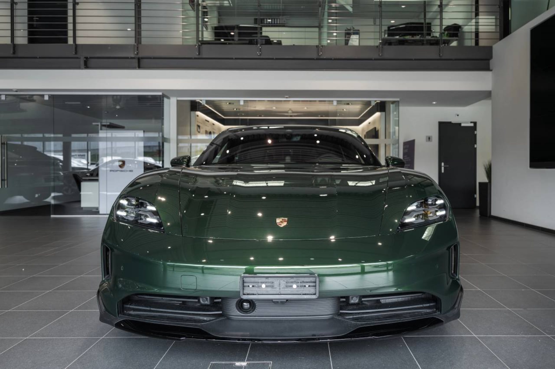 PORSCHE Taycan 4 Cross Turismo-image-8