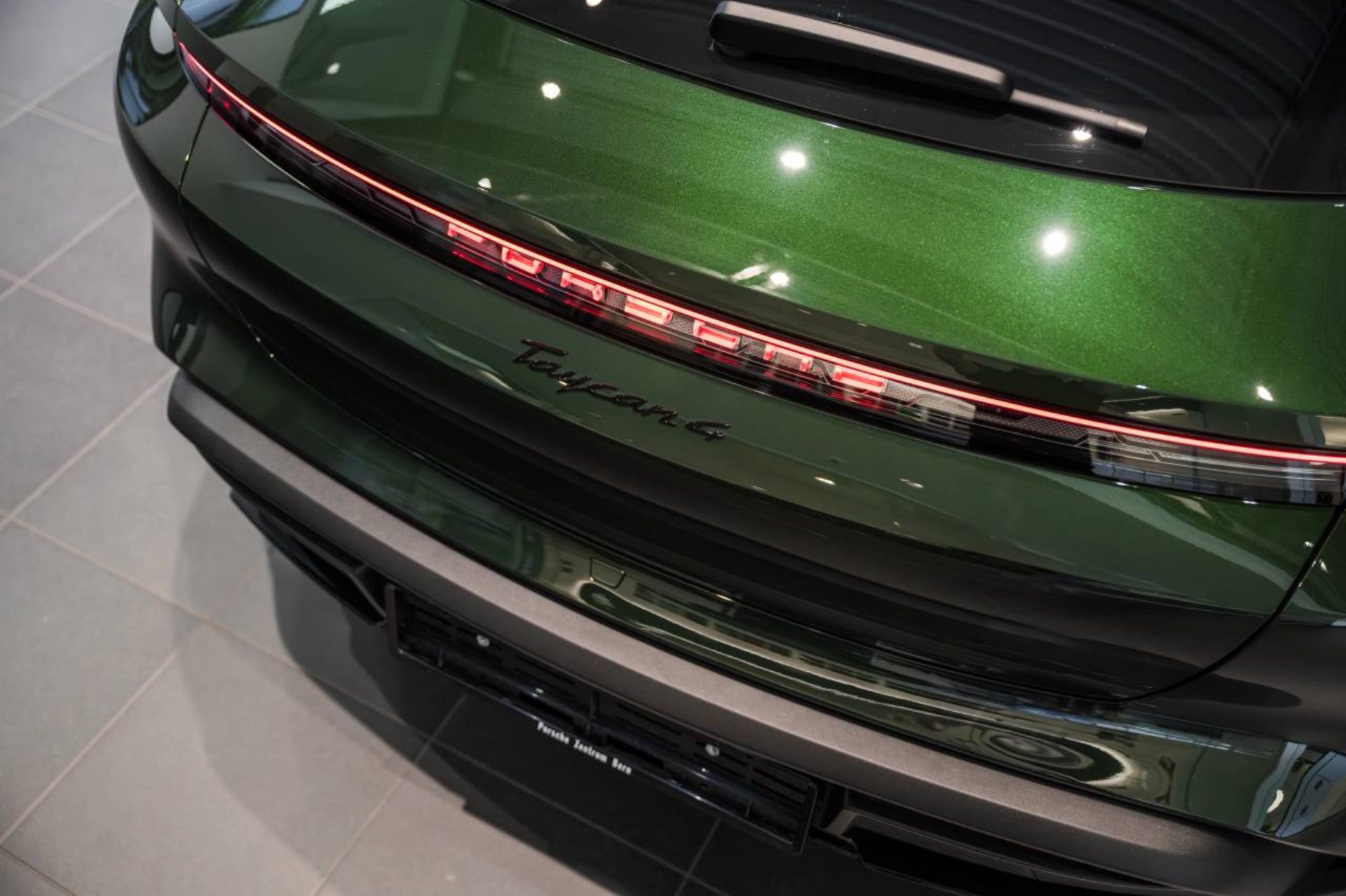 PORSCHE Taycan 4 Cross Turismo-image-28