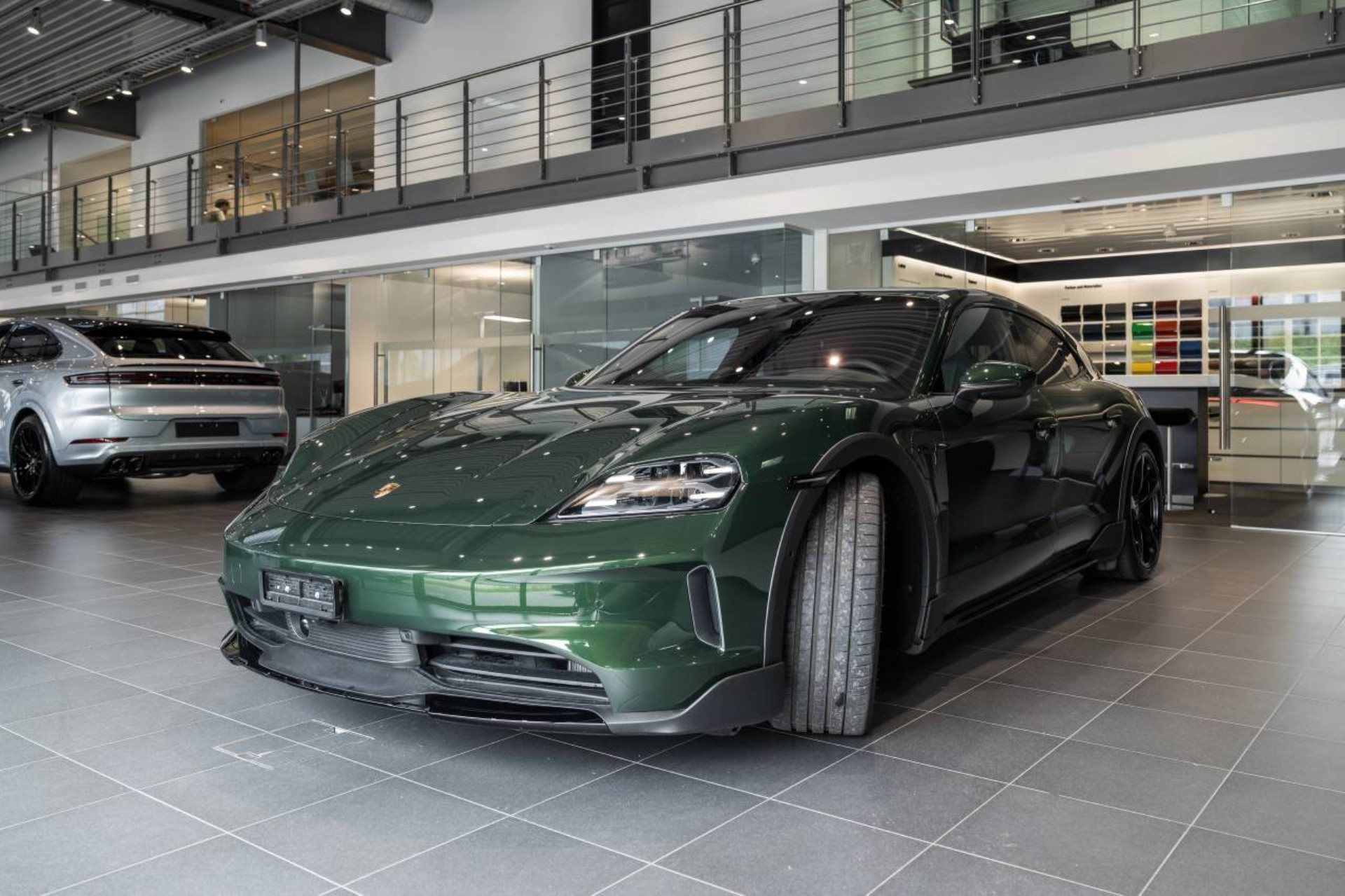 PORSCHE Taycan 4 Cross Turismo-image-7