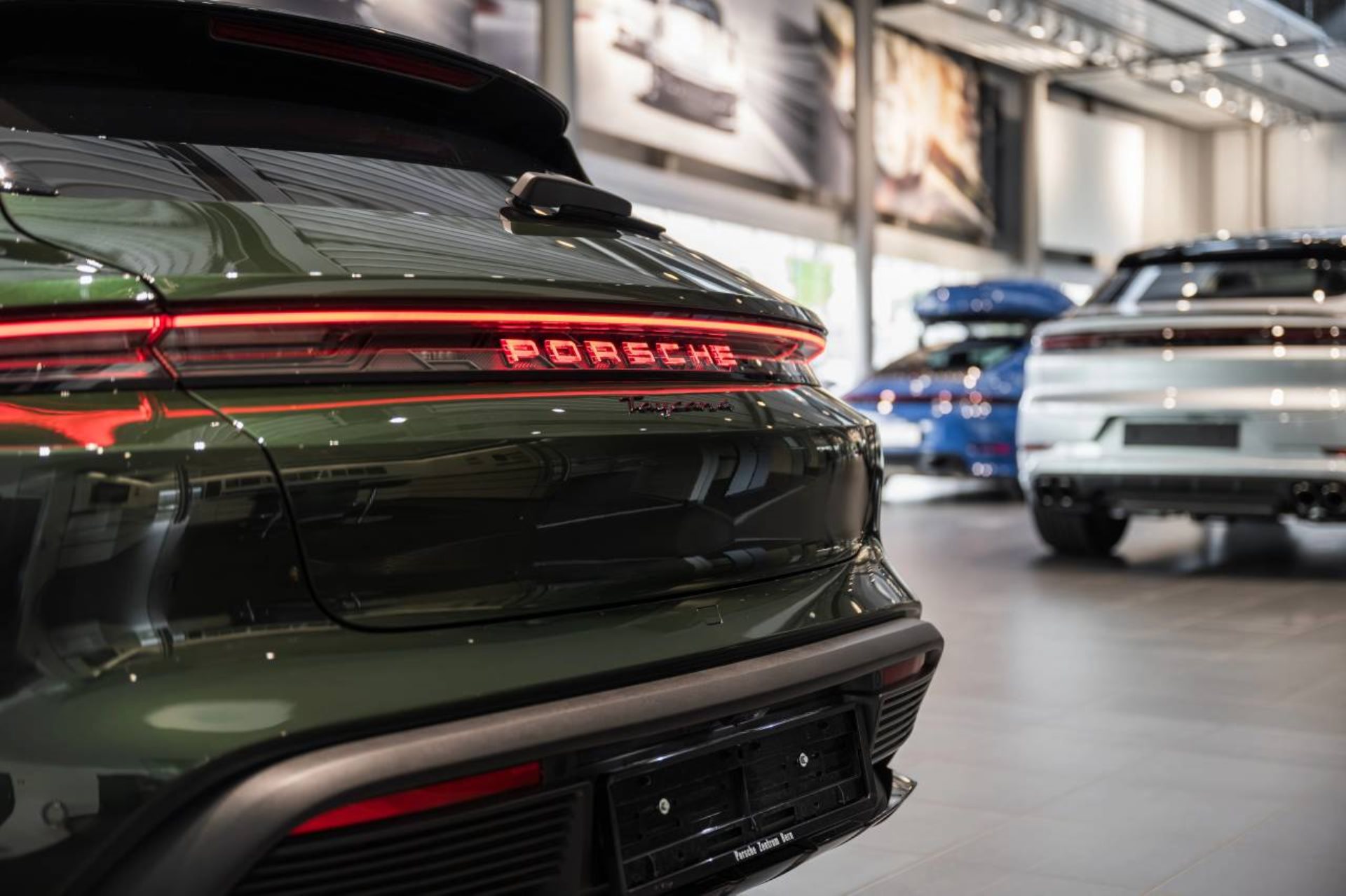PORSCHE Taycan 4 Cross Turismo-image-29