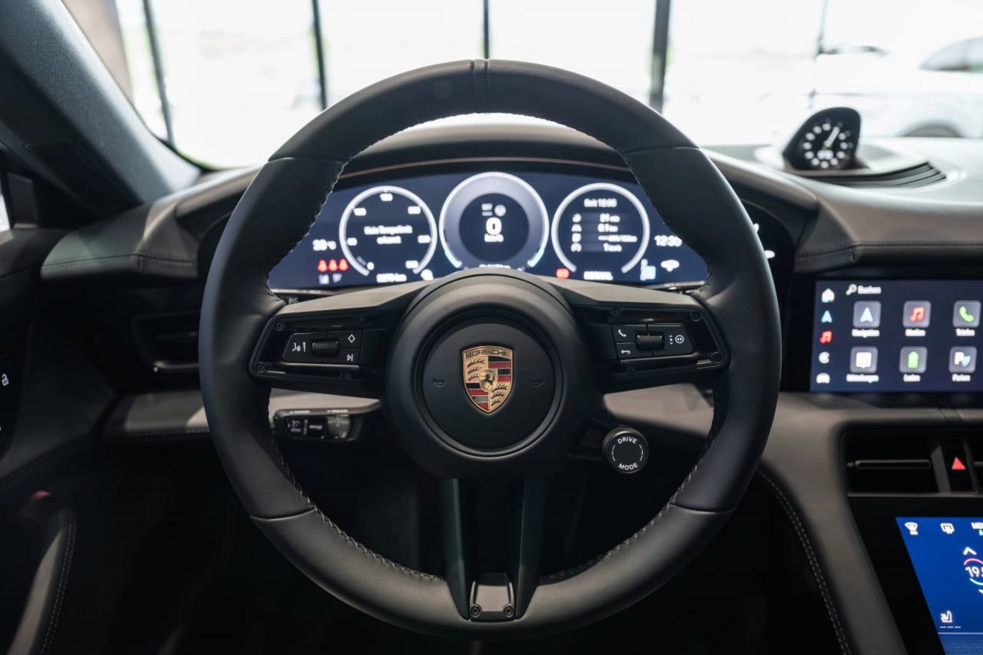 PORSCHE Taycan 4 Cross Turismo-image-14