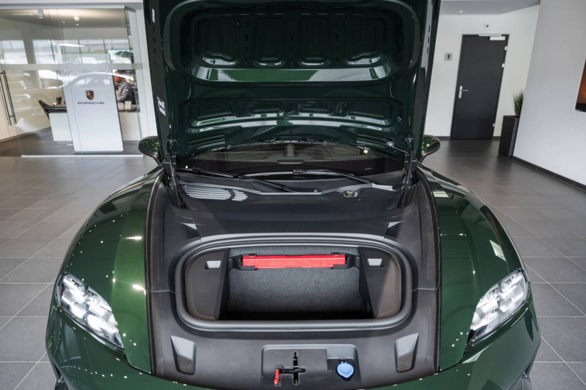 PORSCHE Taycan 4 Cross Turismo-image-11