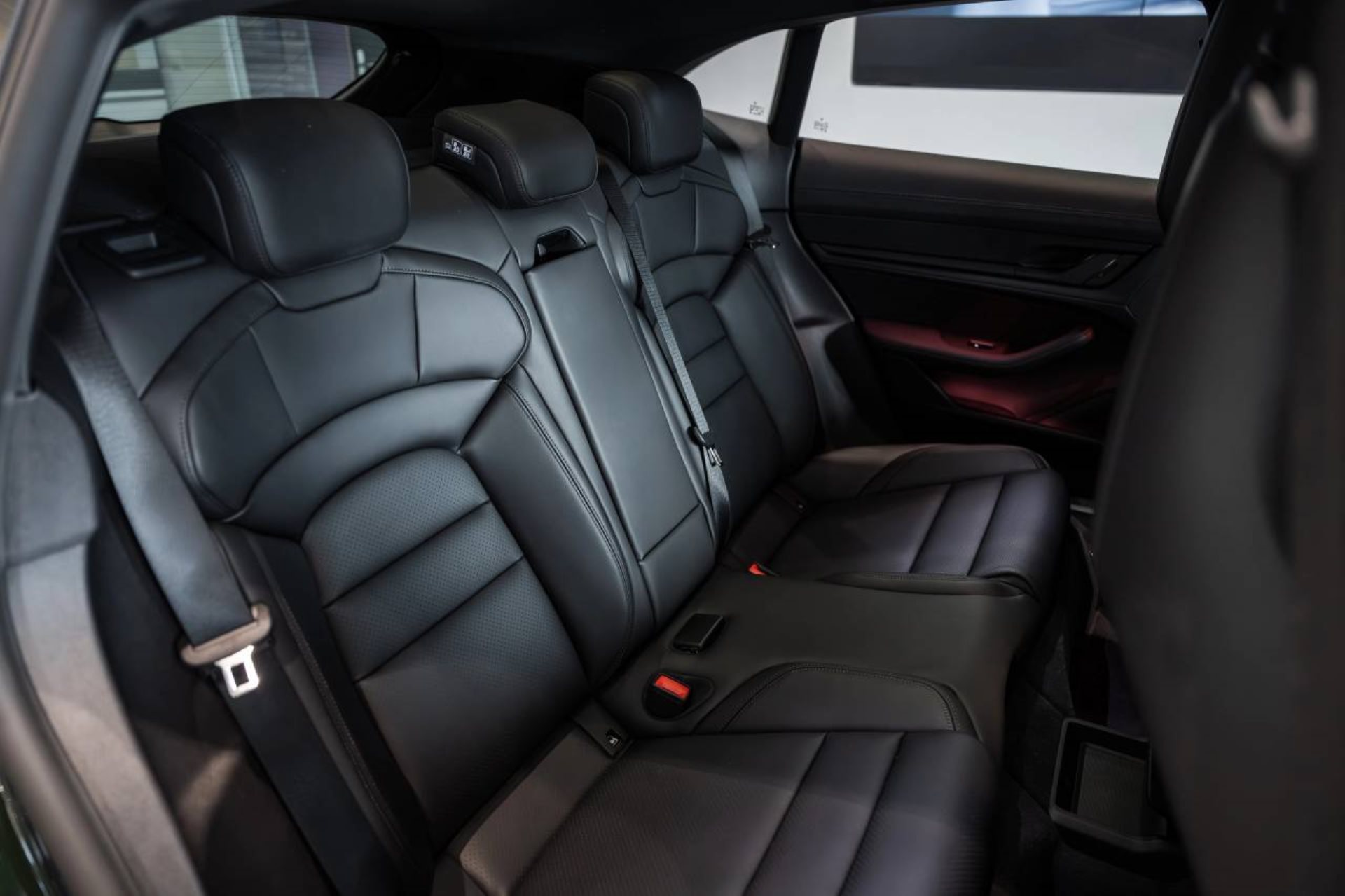 PORSCHE Taycan 4 Cross Turismo-image-20