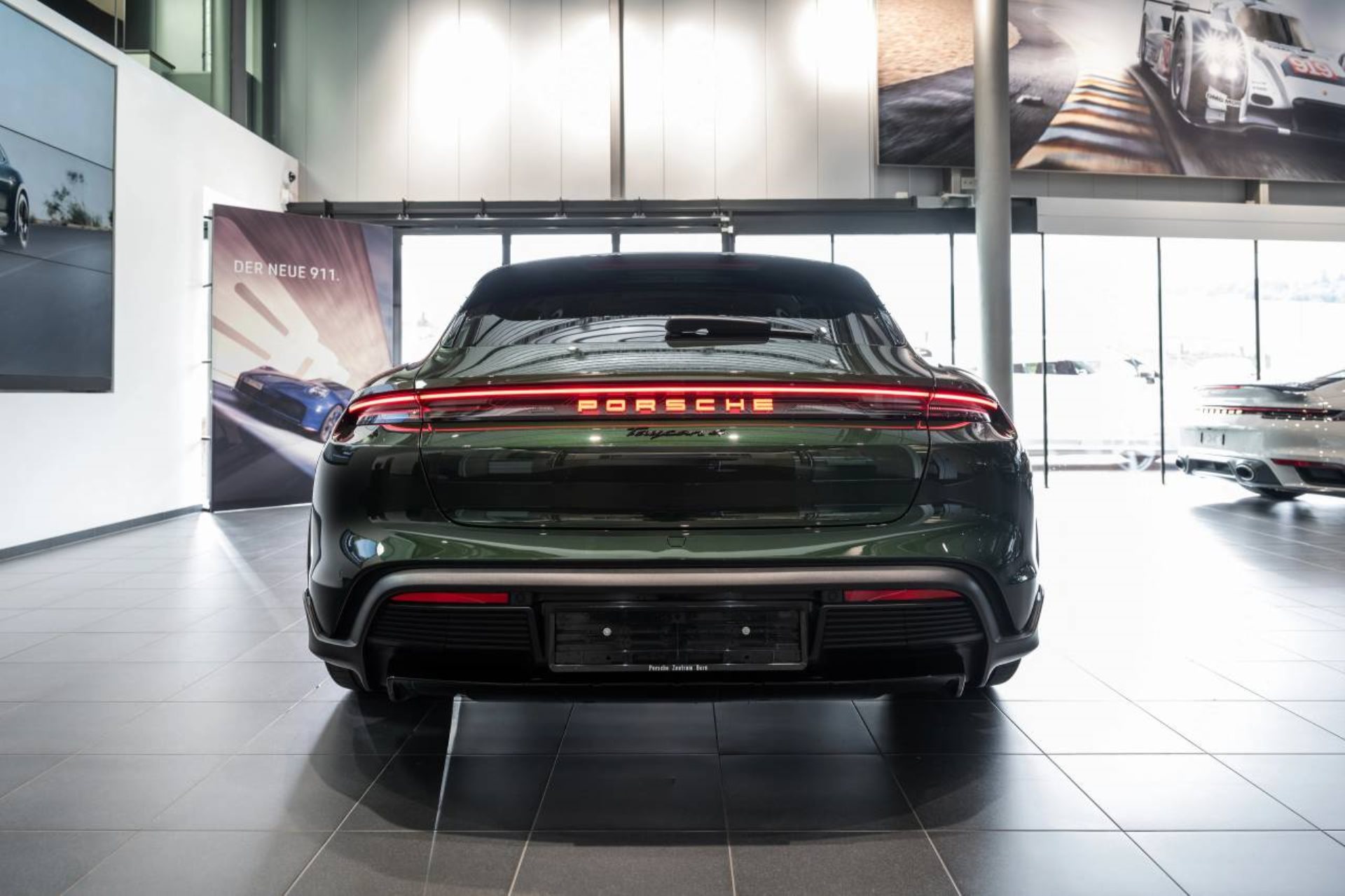 PORSCHE Taycan 4 Cross Turismo-image-5